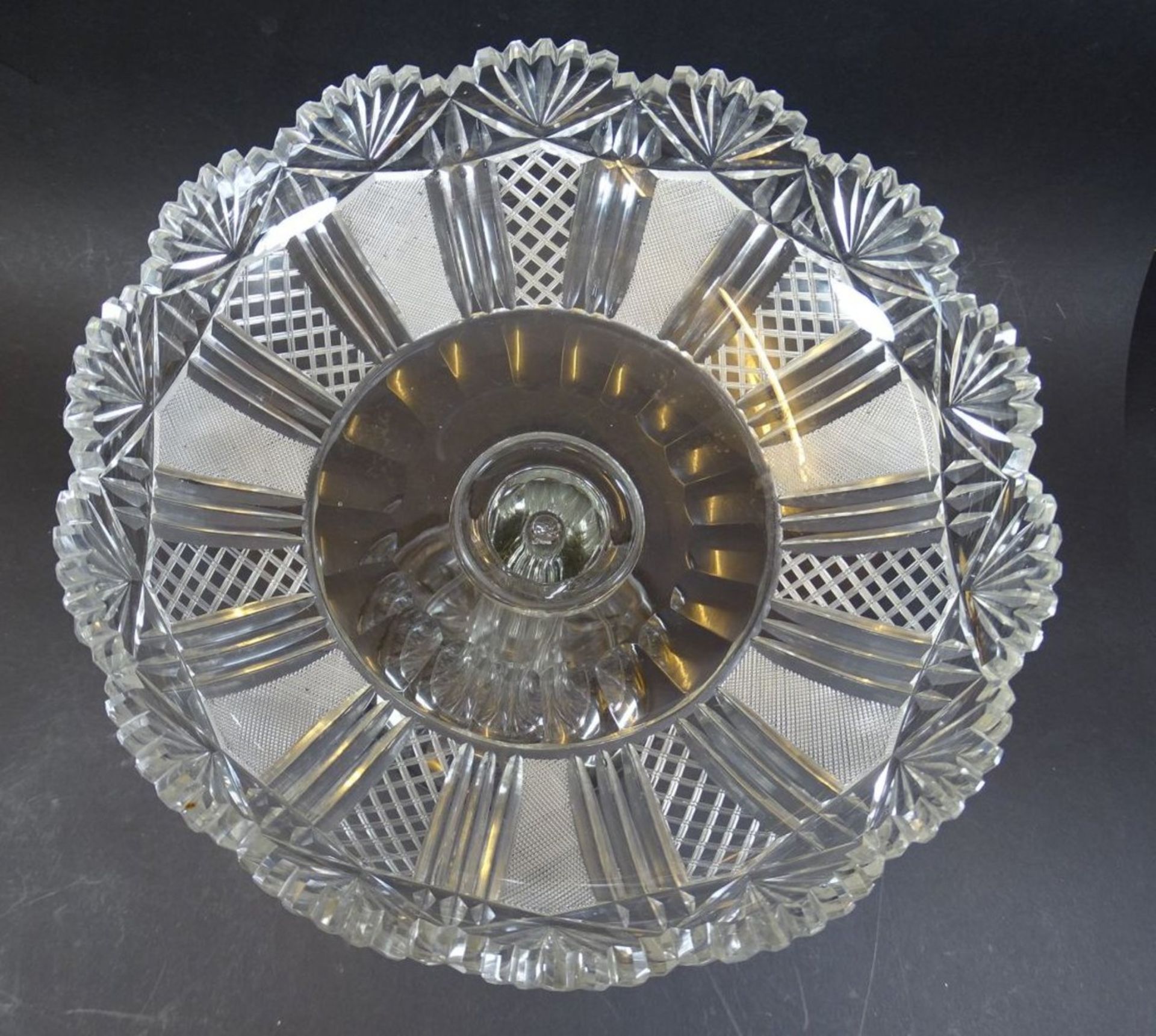 hoher Kristall-Tafelaufsatz mit Farnschliff, guter Zustand, H-28 cm, D-24 cm - Bild 5 aus 9