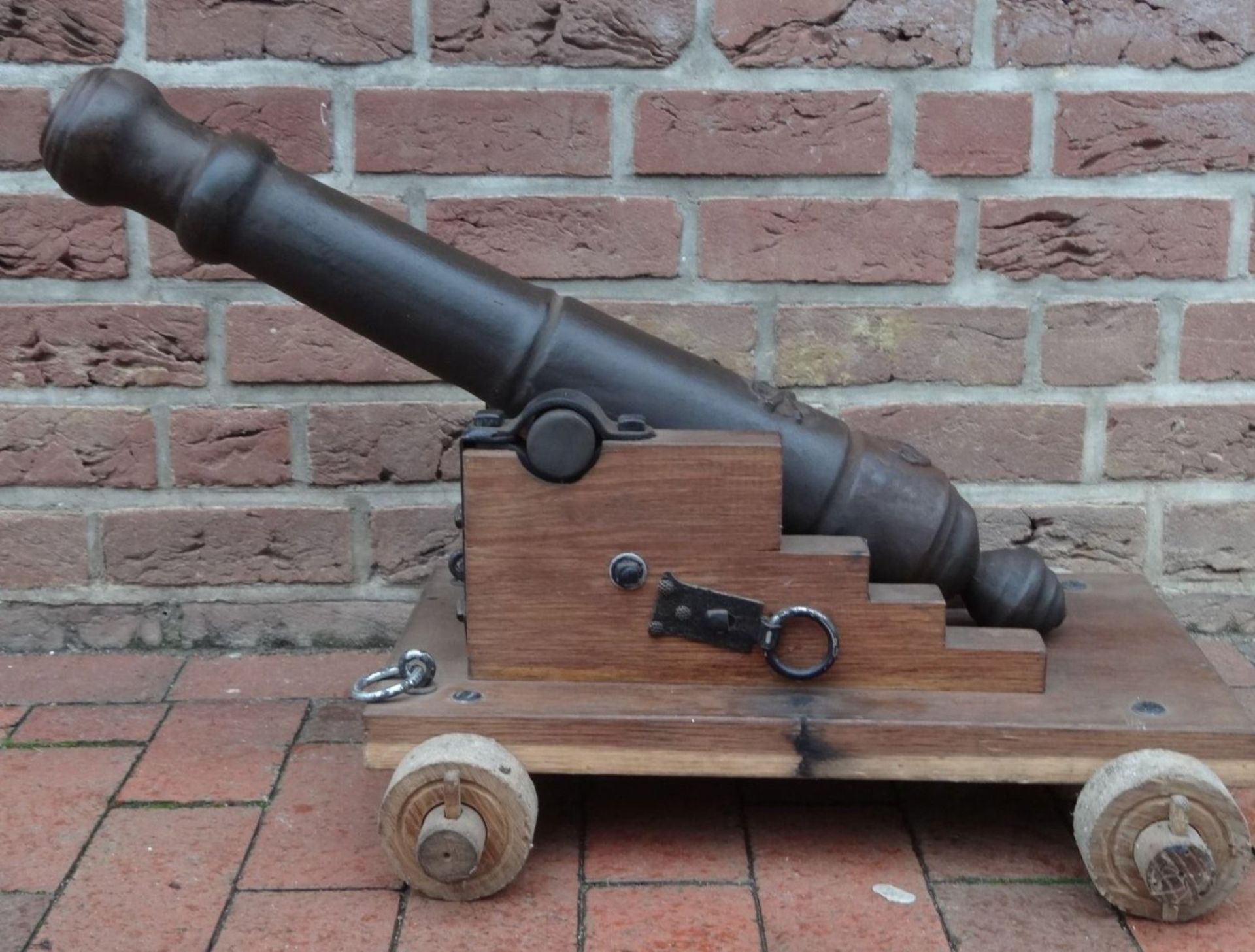 wohl alte englische Marinekanone?, Eisen auf Holzlafette mit Steinrädern, beweglich, H-50 cm, L-80 - Bild 3 aus 10