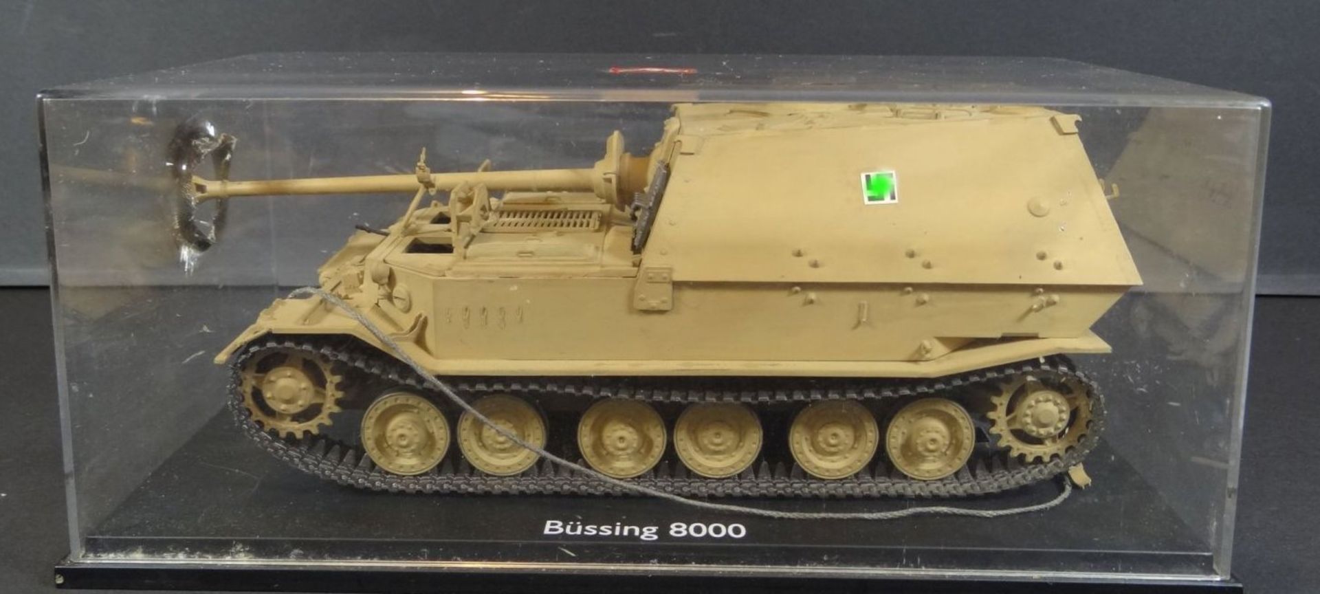 Modellbau-Panzer "Tiger" 2.WK, in Plexiglas, Kasten H-10,5 cm, 23x15 cm