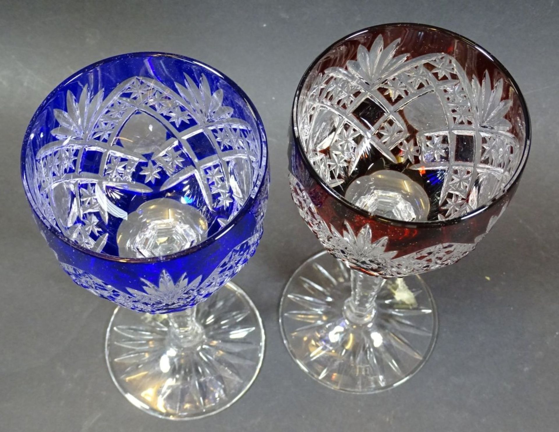 2 Buntglas-Römer, beschliffen, H-18,5 cm - Bild 3 aus 3
