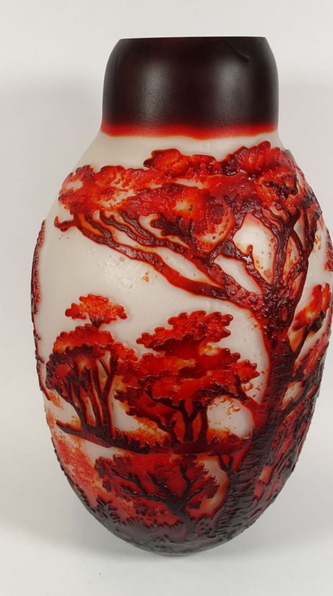 hohe Vase, bezeichnet Type Gallè, Elefant, rot, H-29 cm