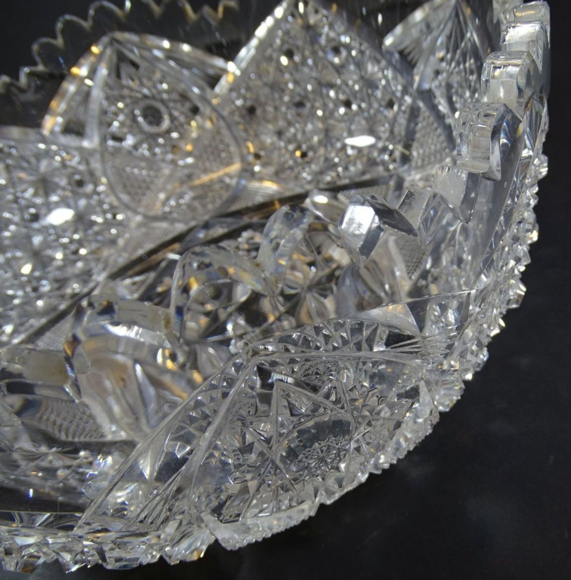 grosse, schwere Kristallschale mit Zackenrand, einige bestossen, beschliffen, H-10 cm, D-23 cm - Bild 10 aus 10