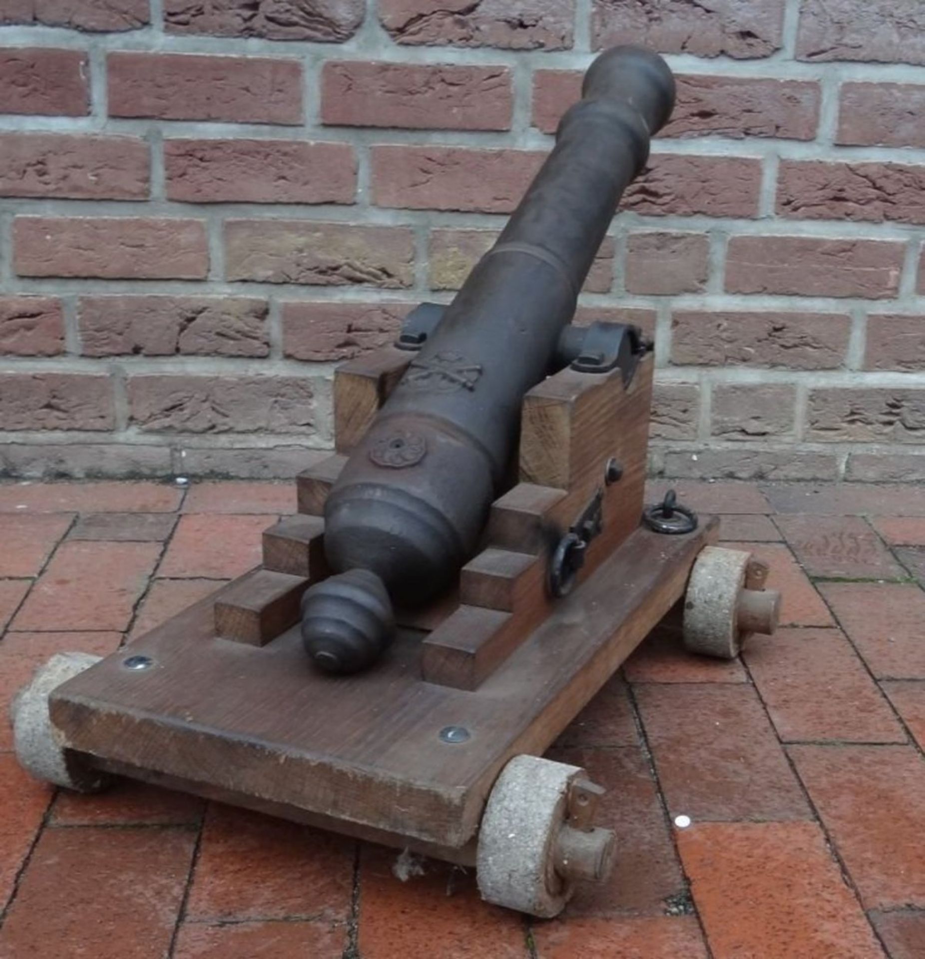 wohl alte englische Marinekanone?, Eisen auf Holzlafette mit Steinrädern, beweglich, H-50 cm, L-80 - Bild 7 aus 10