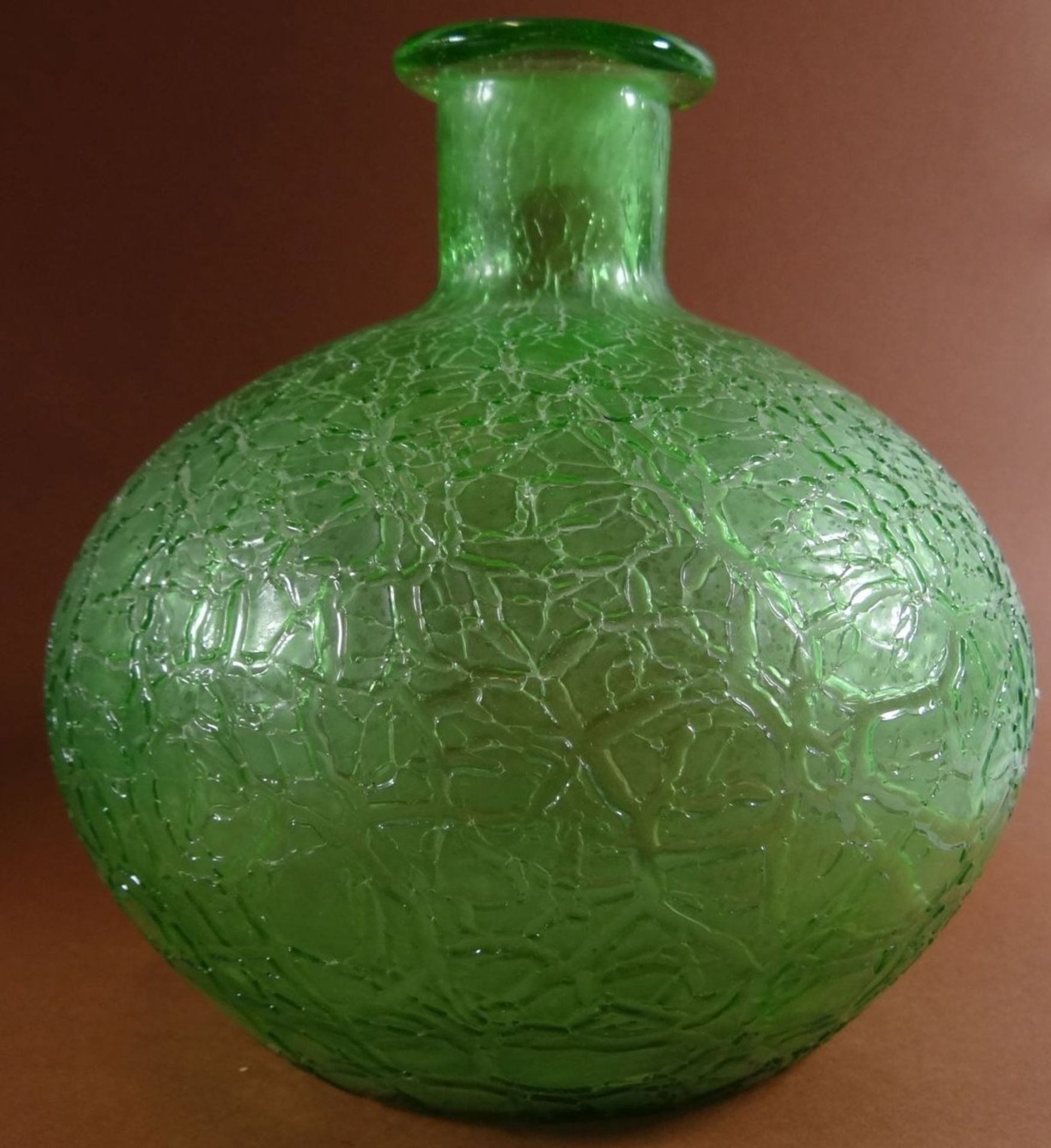 bauchige grüne Vase, wohl Loetz, H-14 cm, D-14 cm