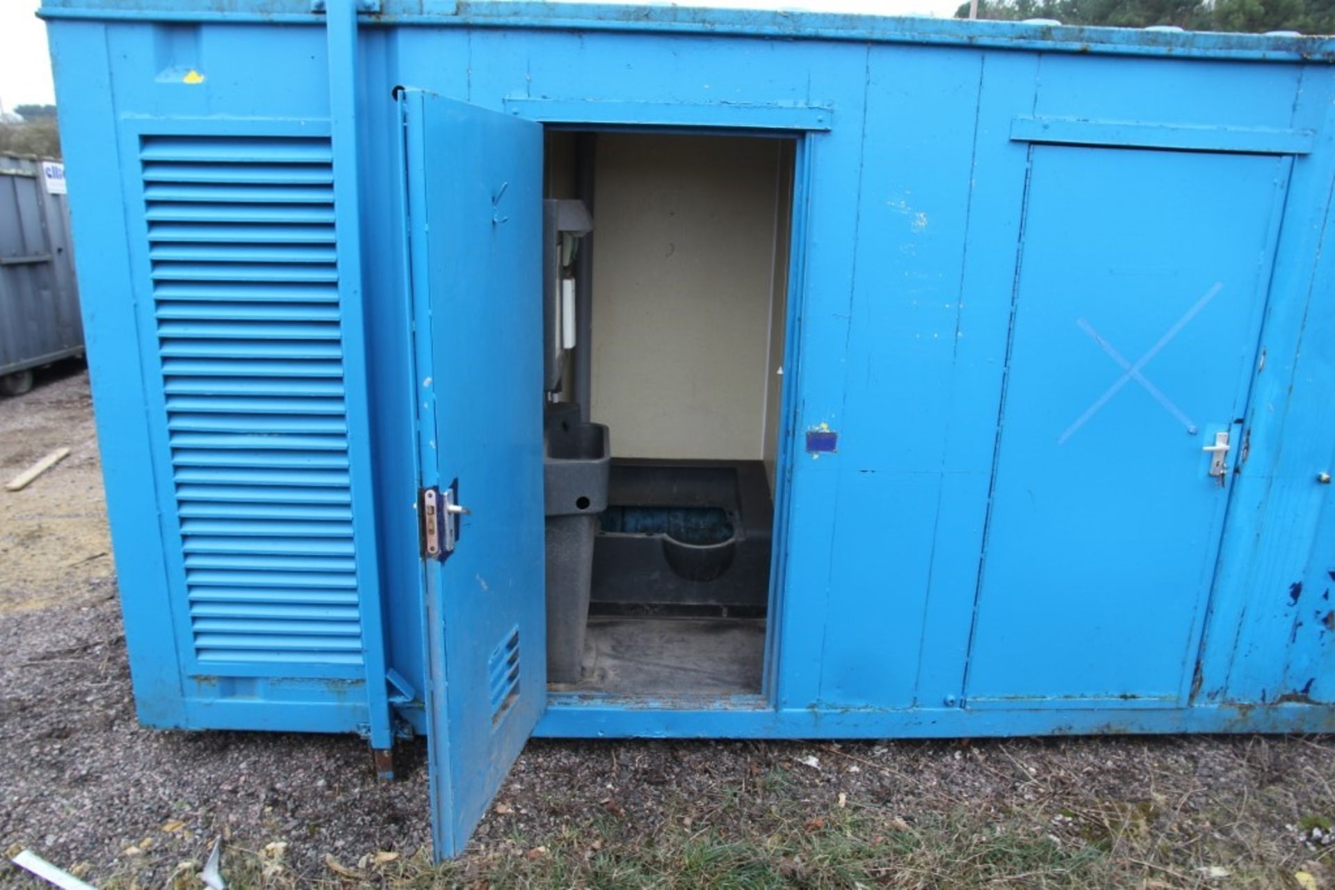 Secure Site Welfare Cabin / Portable Building with Generator - Image 11 of 12