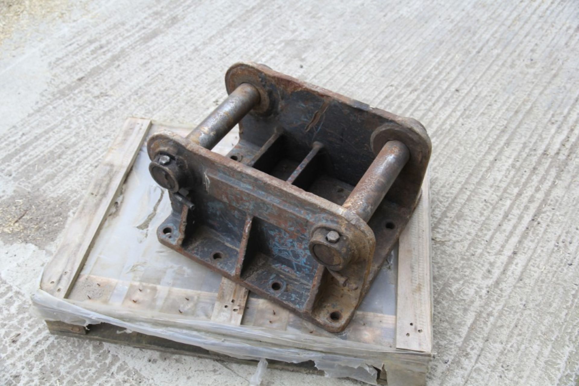 Excavator Bracket / Breaker Top (To Suit Excavator) - Image 2 of 4