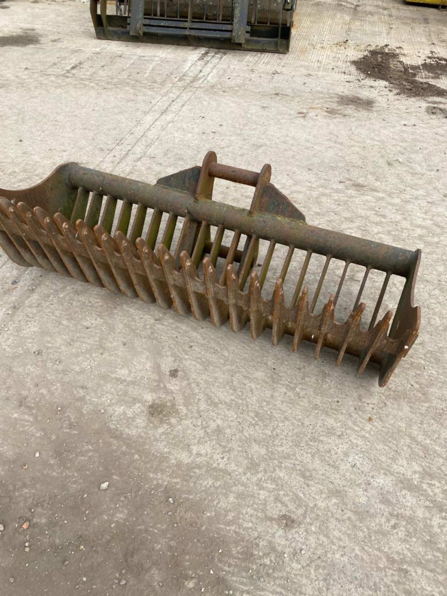 Root Bucket 69'' (To Suit Excavator) - Image 2 of 3