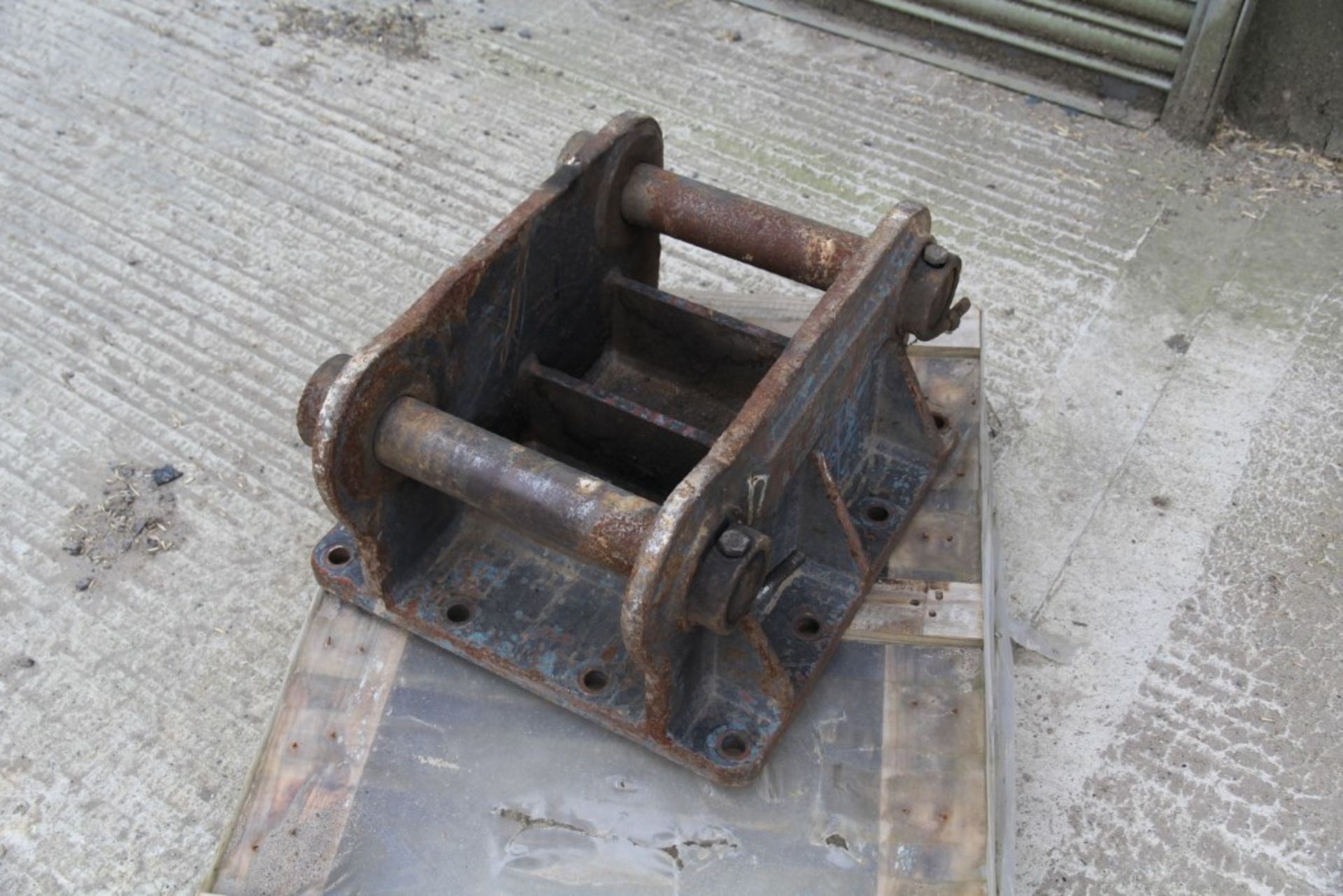 Excavator Bracket / Breaker Top (To Suit Excavator) - Image 3 of 4