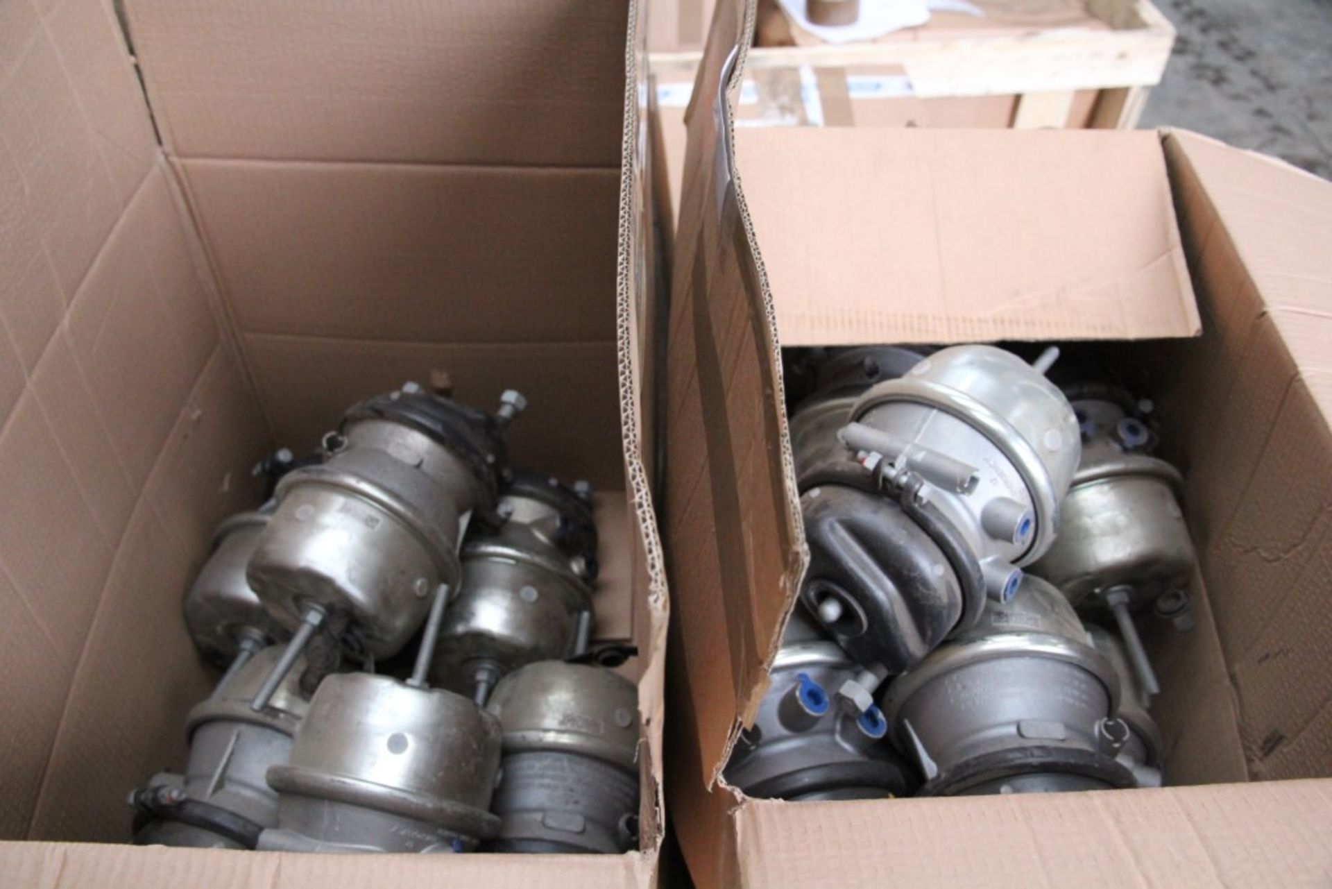 BPW 14/24 Disc Brake Chambers, Right (13 of) & Left (12 of) - Image 2 of 2