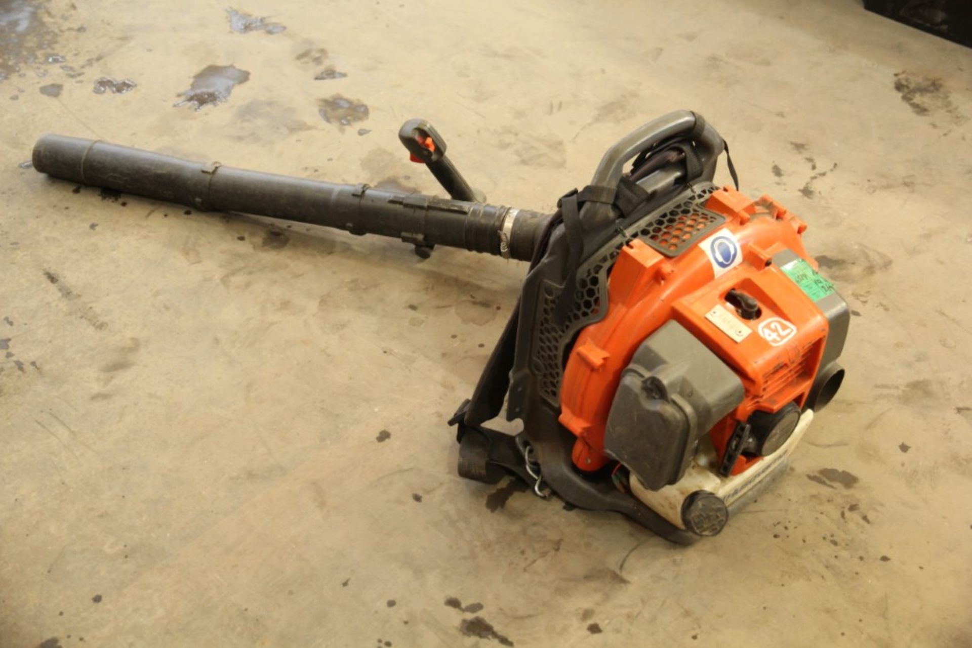 Husqvarna 350BT Backpack Leaf Blower - Image 2 of 7