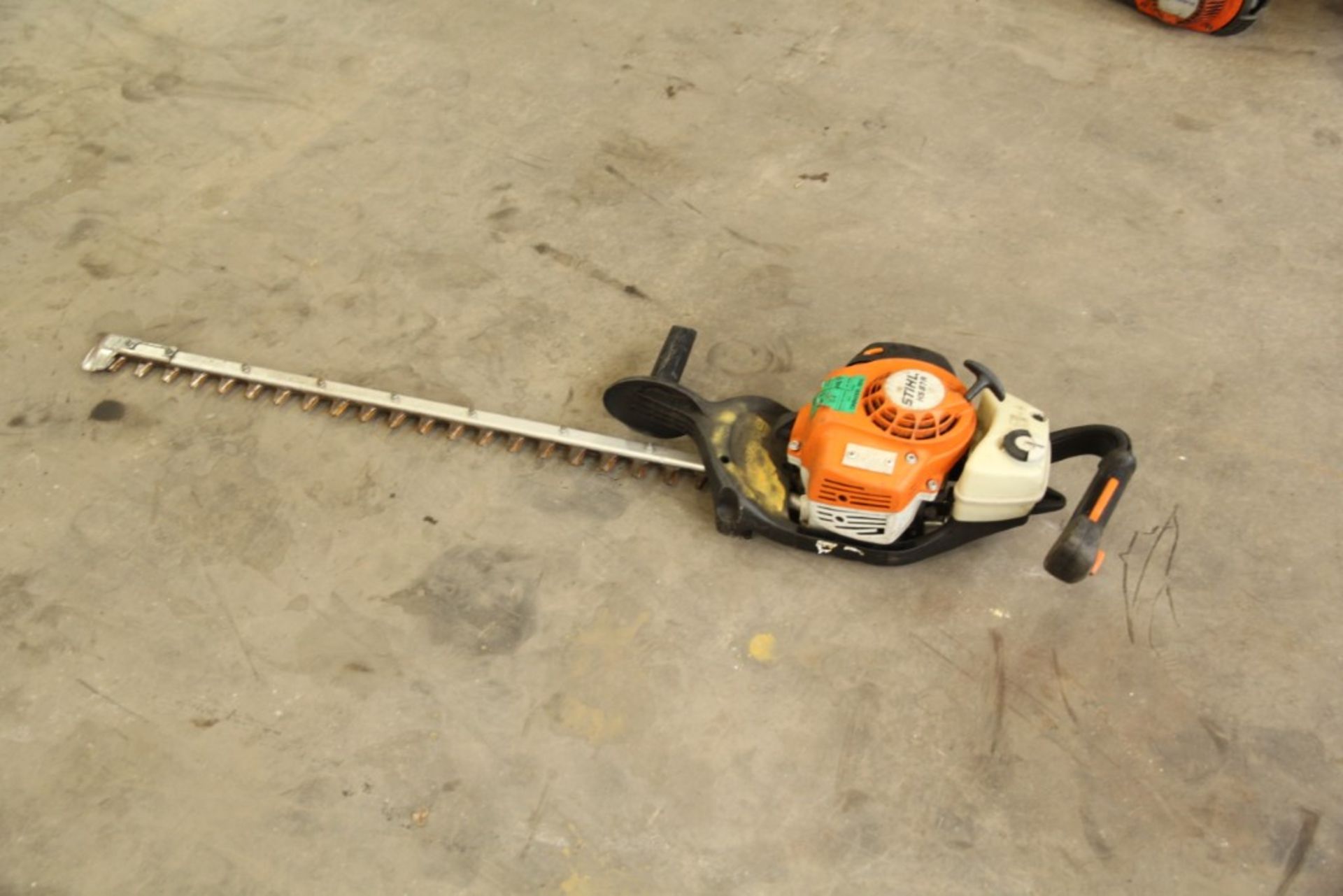 Stihl HS87R Petrol Hedge Trimmer - Image 2 of 5