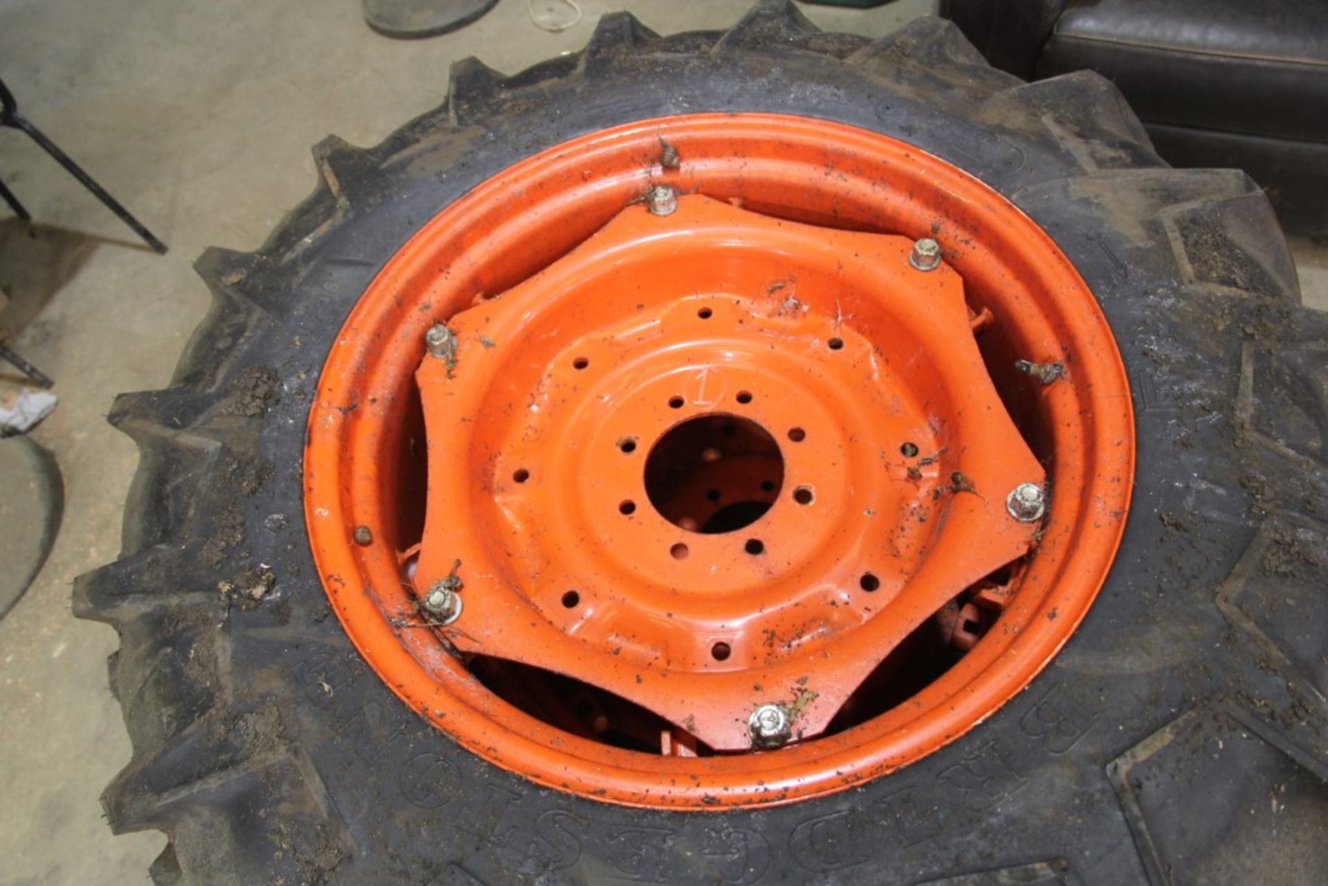 Unused Kubota Tractor Wheels & Tyres (13.6-28) (1 Pair) - Image 2 of 5