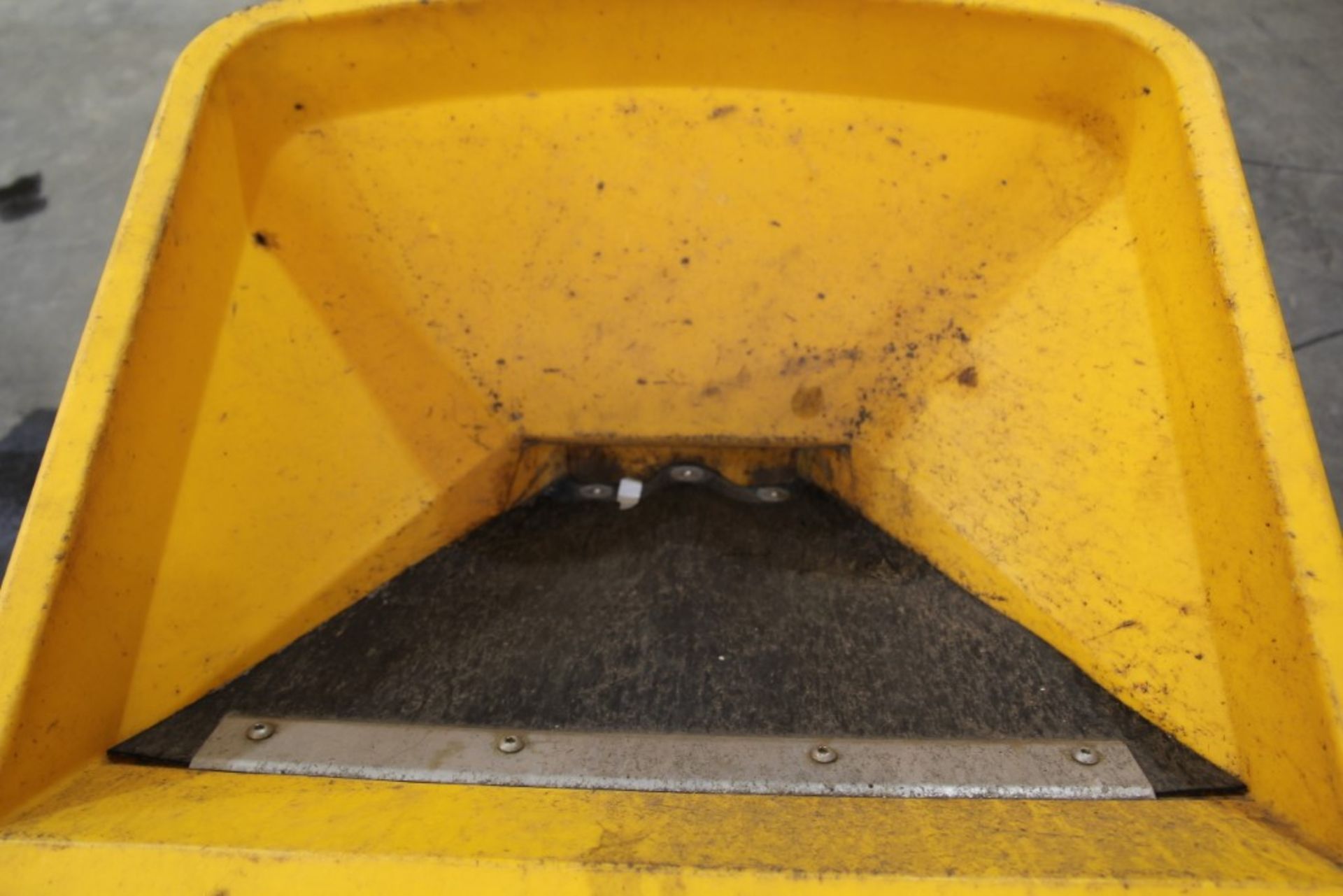 Glasdon Cruiser Turbocast 300 Pedestrian Push Gritter - Image 5 of 8