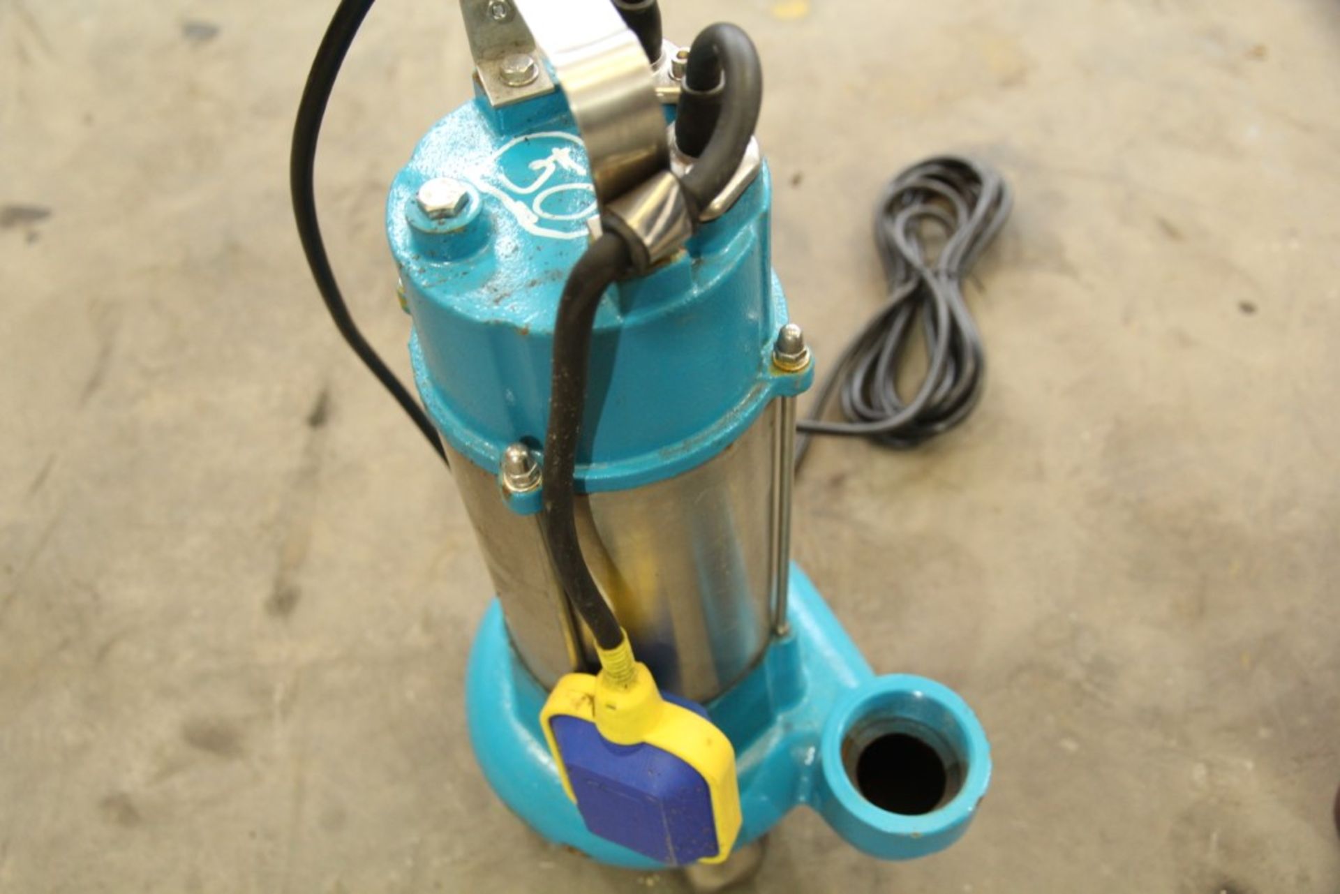 Katsu V (V1100F) Submersible Pump 240V - Image 6 of 6