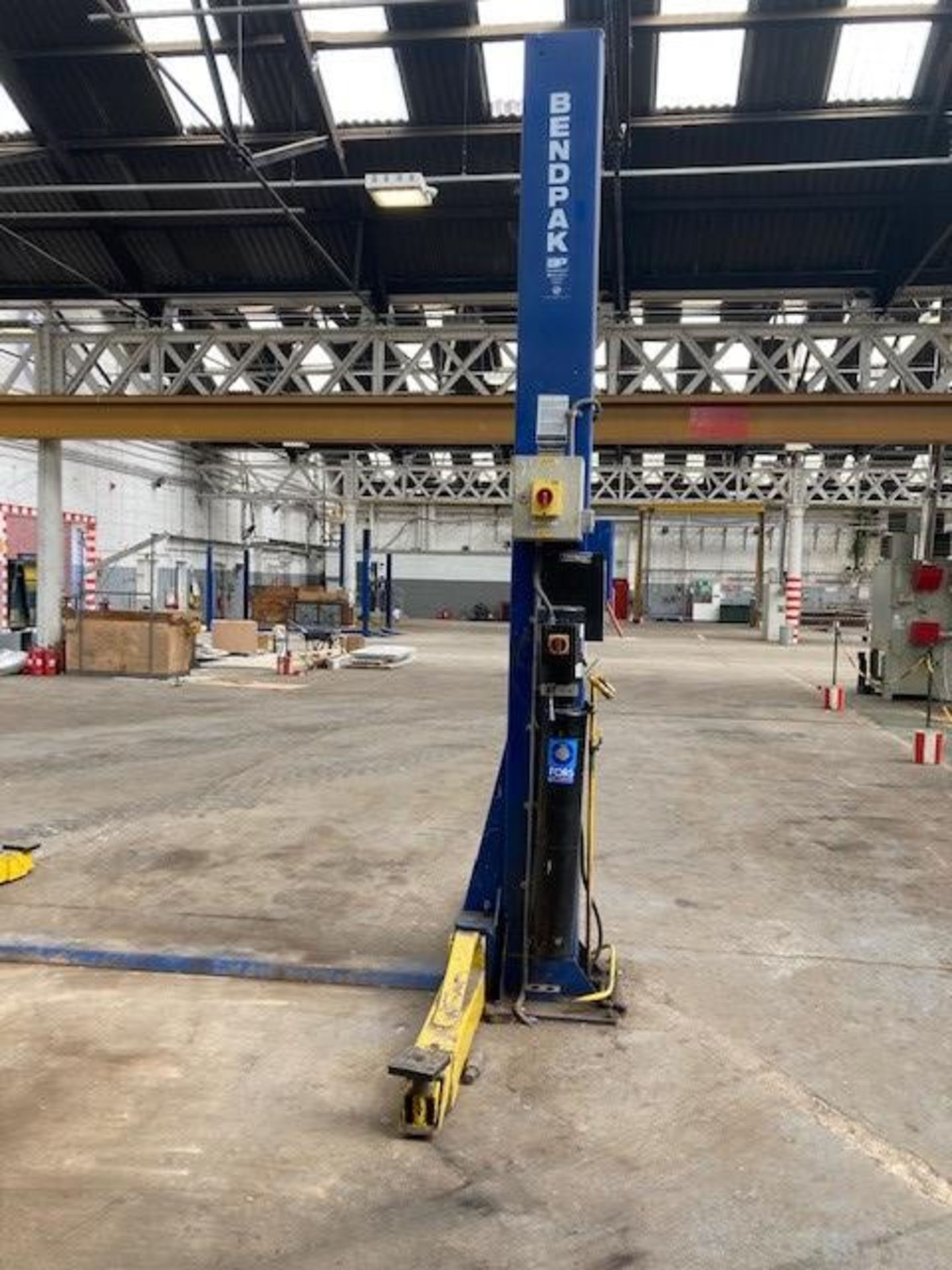 Bend-Pak Bendpak 5.4 Tonne 2 Post Vehicle Lift With Adjustable Arms - Image 2 of 4