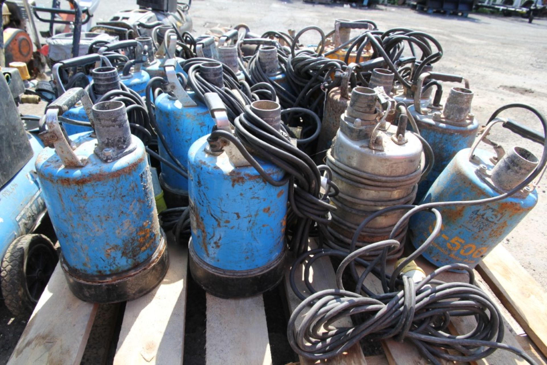 110v Submersible Water Pumps (18 of) - Image 3 of 4