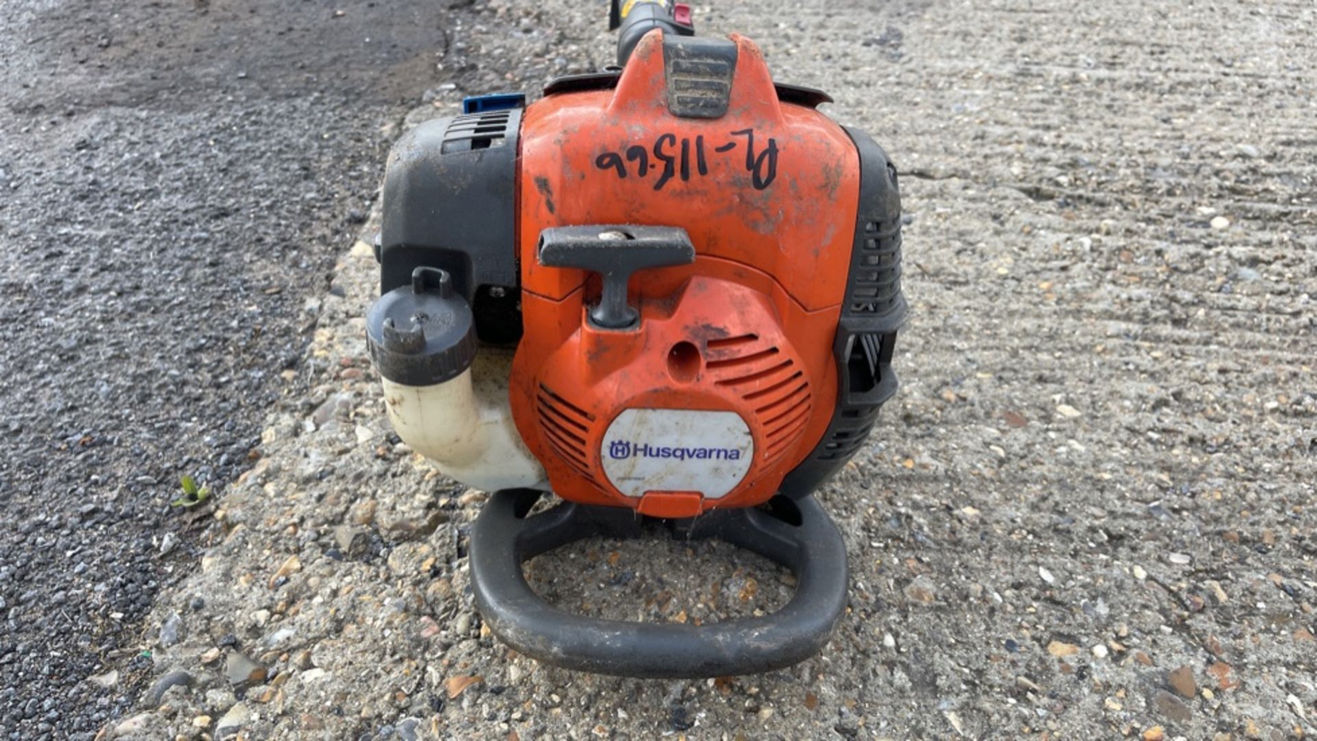 HUSQUARNA 525 PT5S LONG REACH TRIMMER C/W CHAIN SAW HEAD *FOR SPARES OR REPAIR ONLY* - Image 11 of 12
