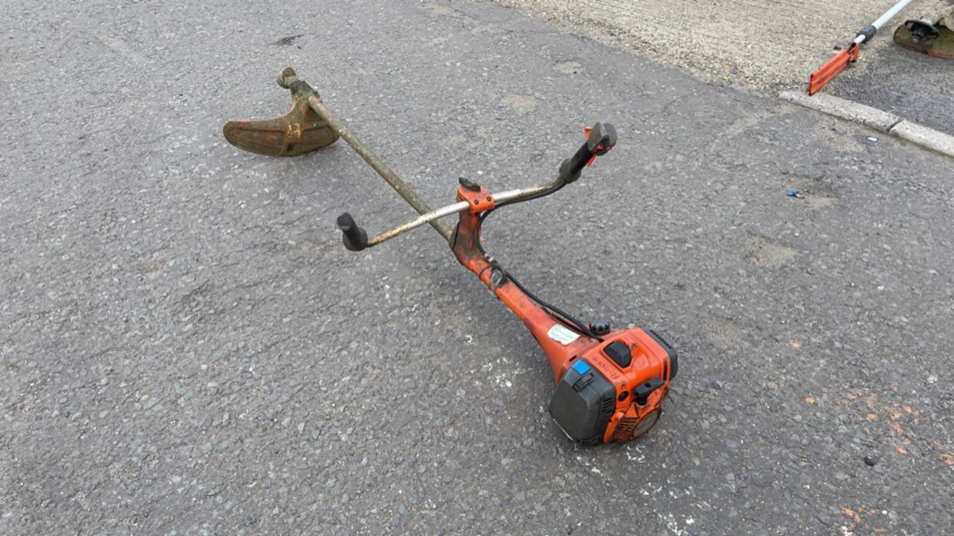 HUSQUARNA 545 RXT PETROL BRUSH CUTTER *NON-RUNNER - FOR SPARES OR REPAIR ONLY* - Image 2 of 5