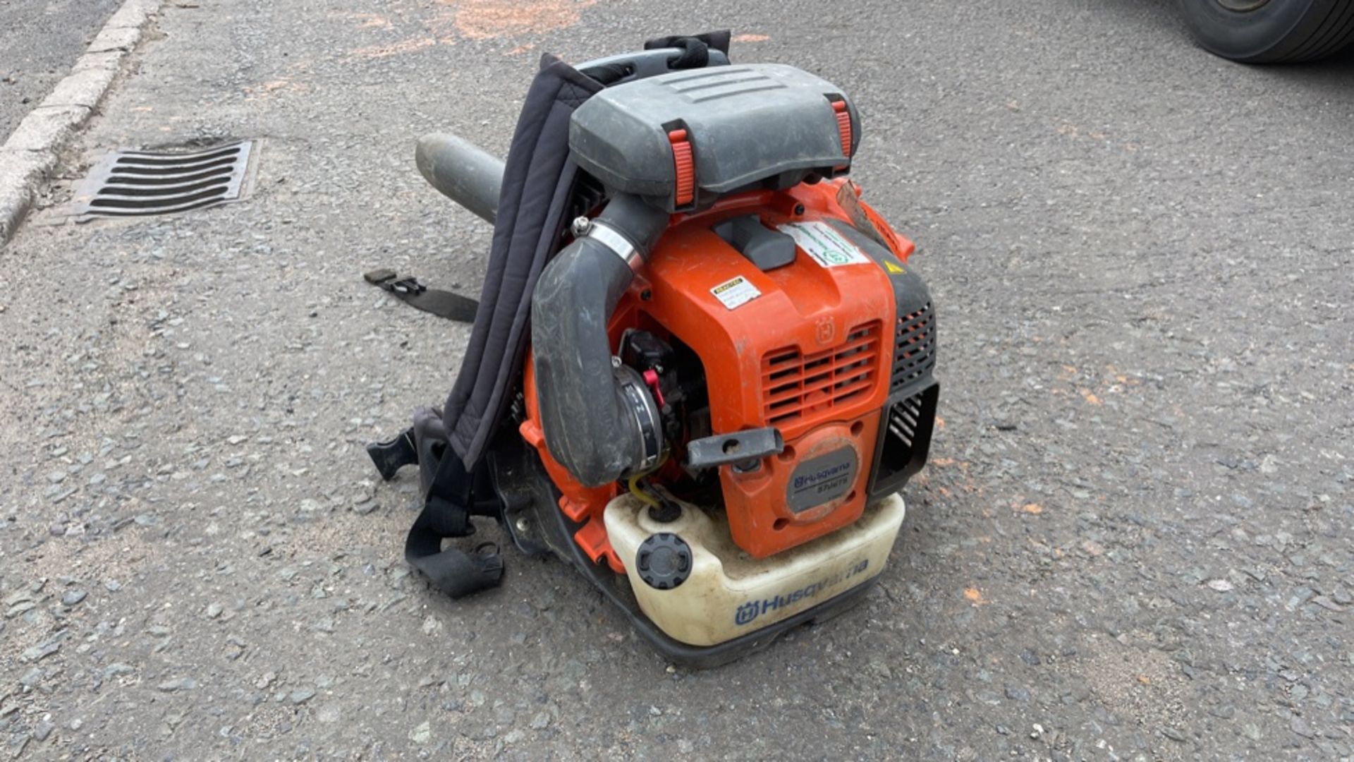 HUSQUARNA 570 BTS (YEAR 2017) PETROL LEAF BLOWER *NON-RUNNER - FOR SPARES OR REPAIR ONLY* - Image 2 of 5