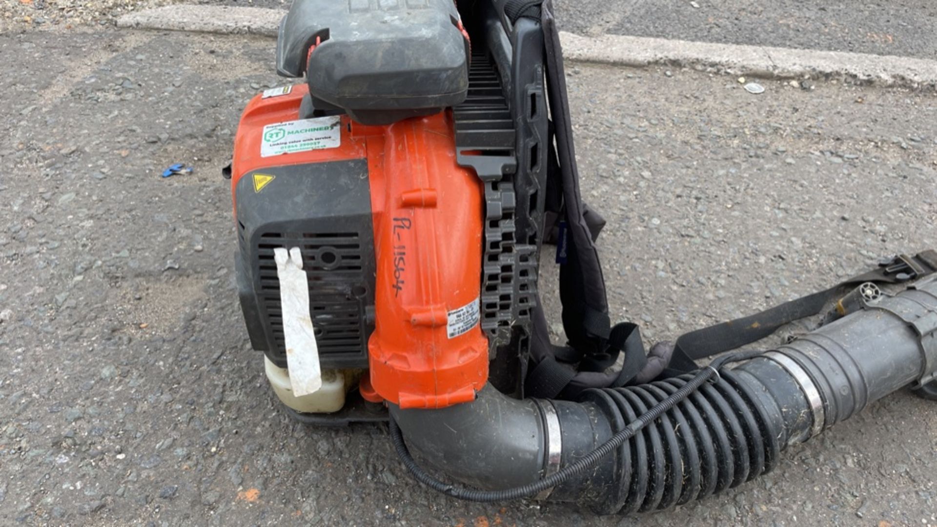 HUSQUARNA 570 BTS (YEAR 2017) PETROL LEAF BLOWER *NON-RUNNER - FOR SPARES OR REPAIR ONLY* - Image 4 of 5