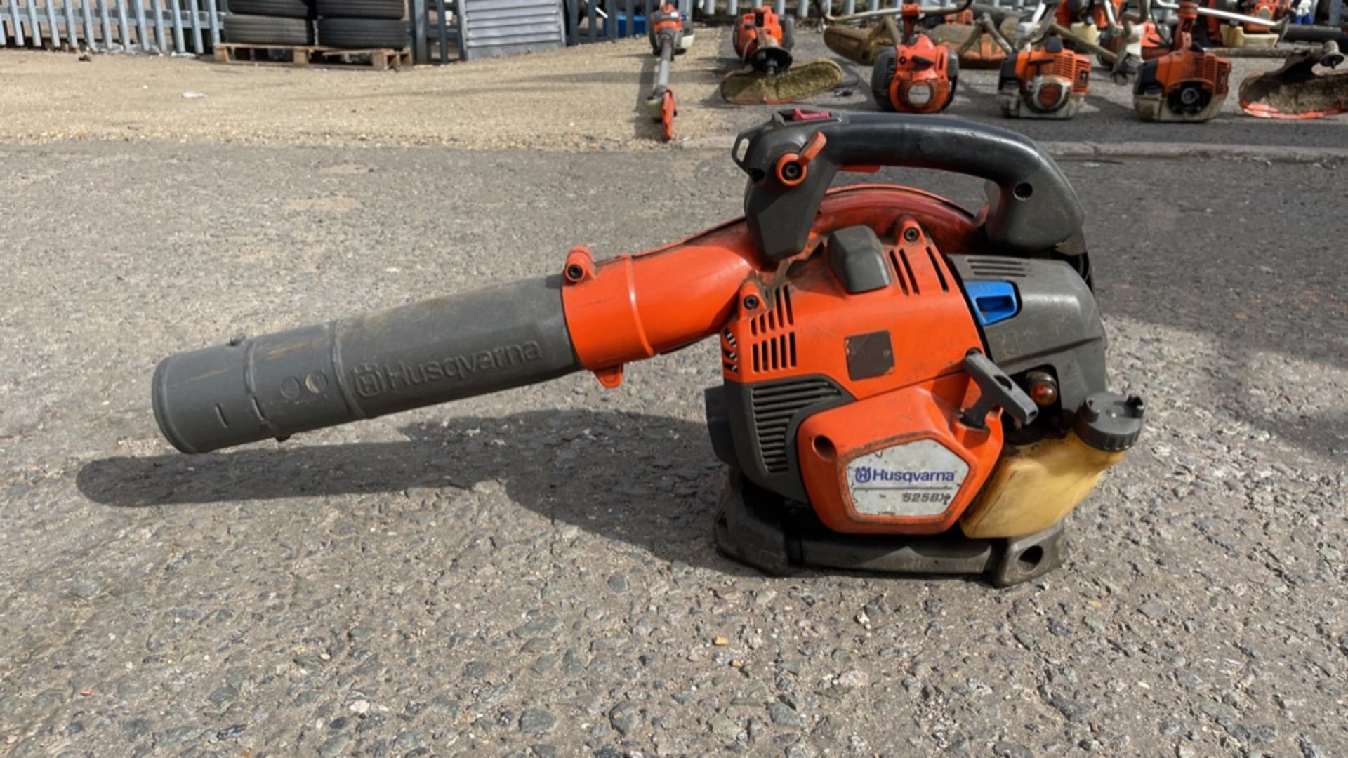 HUSQUARNA 525 BX PETROL LEAF BLOWER *NON-RUNNER - FOR SPARES OR REPAIR ONLY* - Image 4 of 6