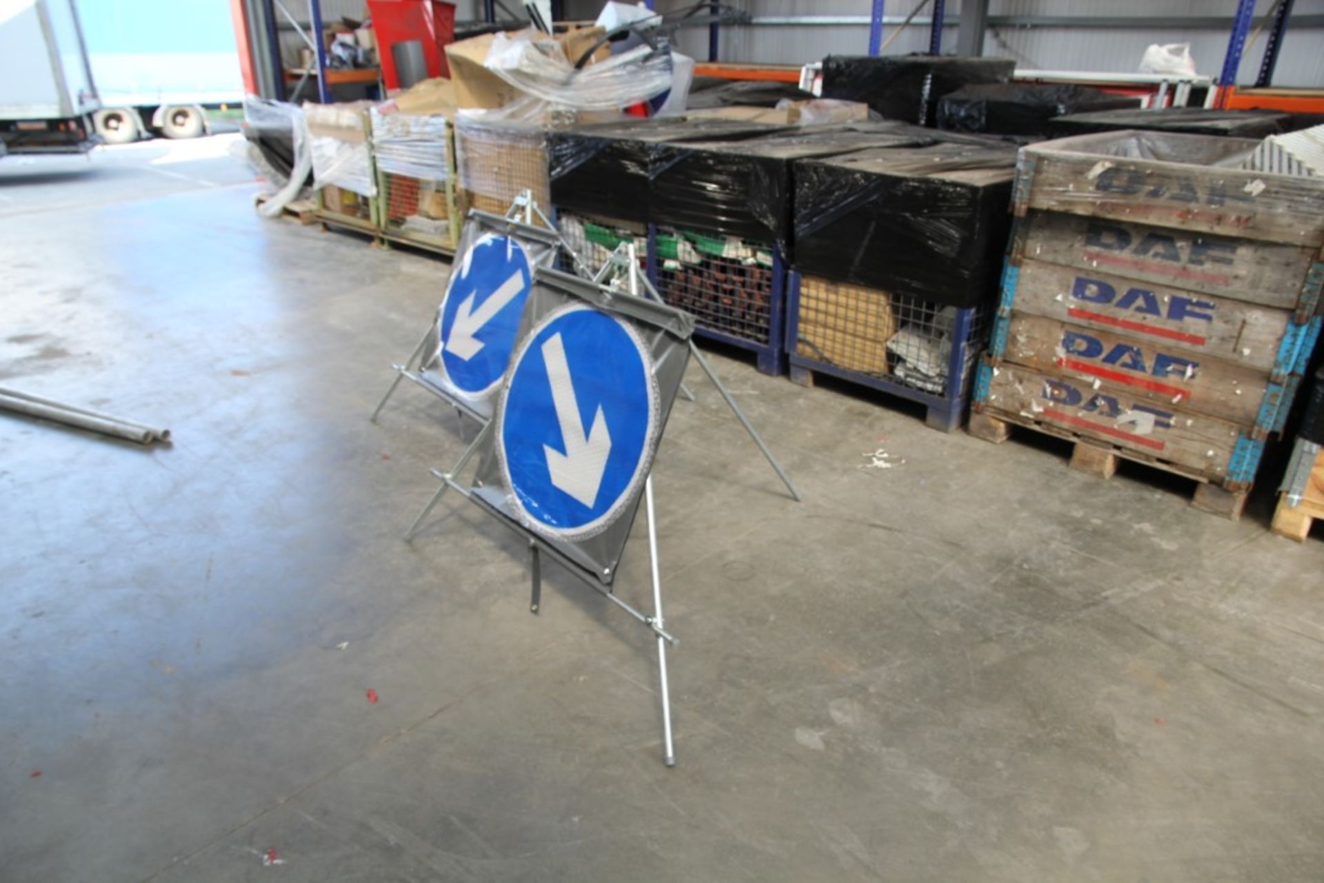 Large Lightweight Collapsable / Folding Directional Signs - Image 2 of 4