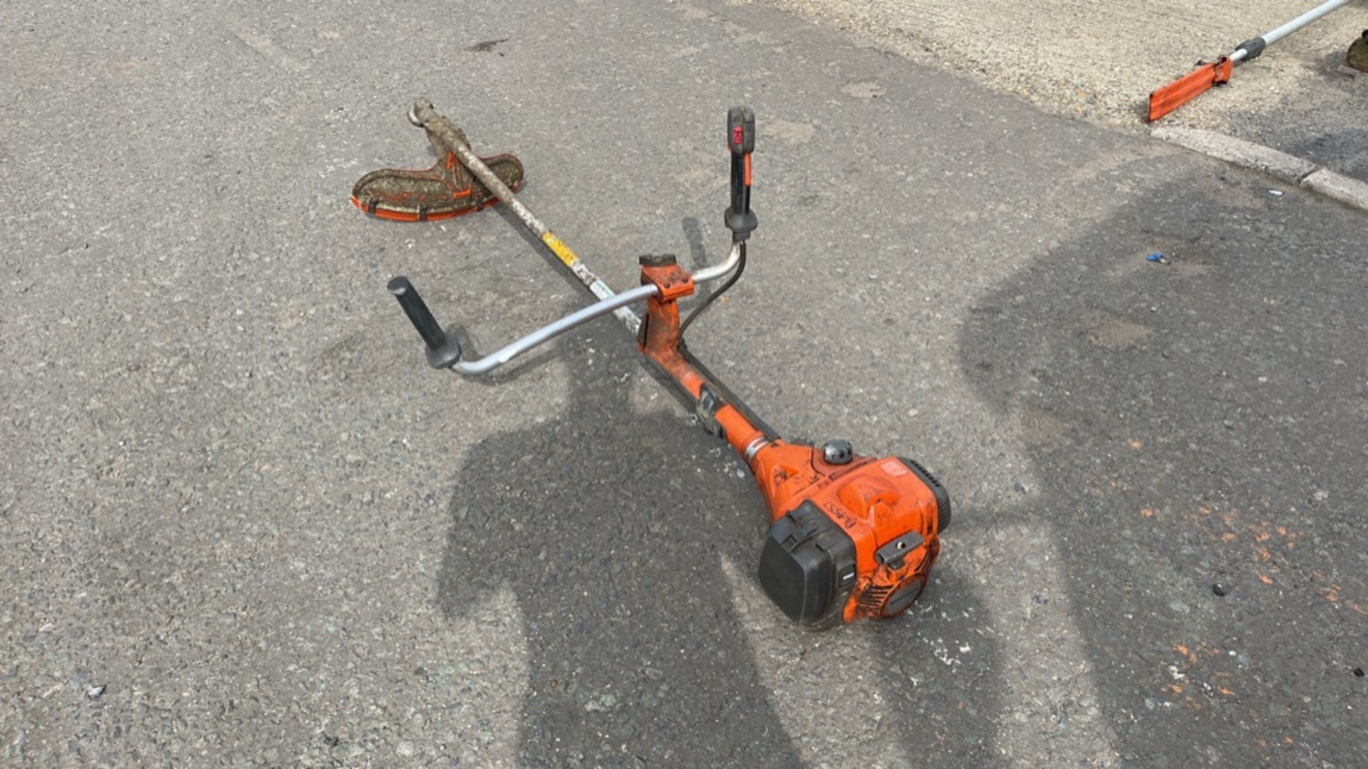 HUSQUARNA 545 RXT PETROL BRUSH CUTTER *NON-RUNNER - FOR SPARES OR REPAIR* - Image 2 of 6