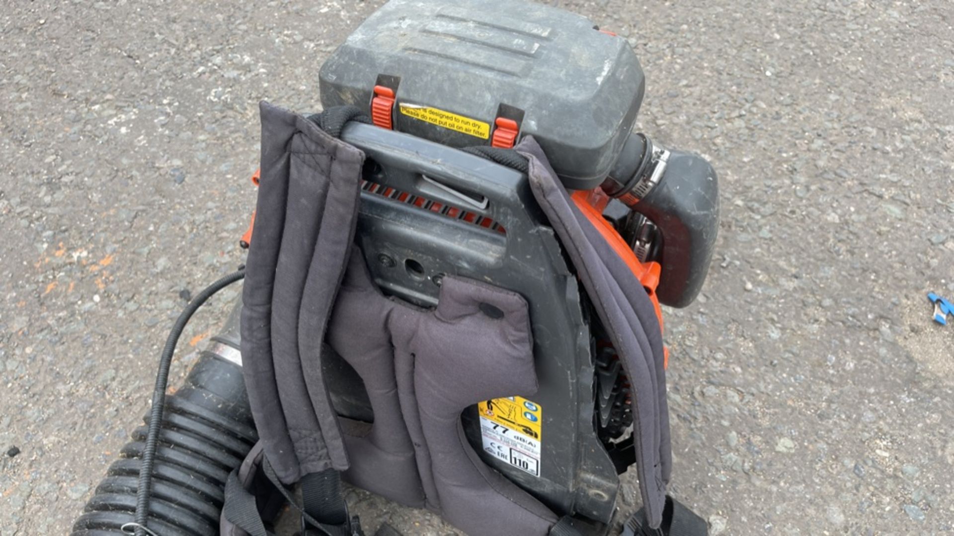 HUSQUARNA 570 BTS (YEAR 2017) PETROL LEAF BLOWER *NON-RUNNER - FOR SPARES OR REPAIR ONLY* - Image 5 of 5