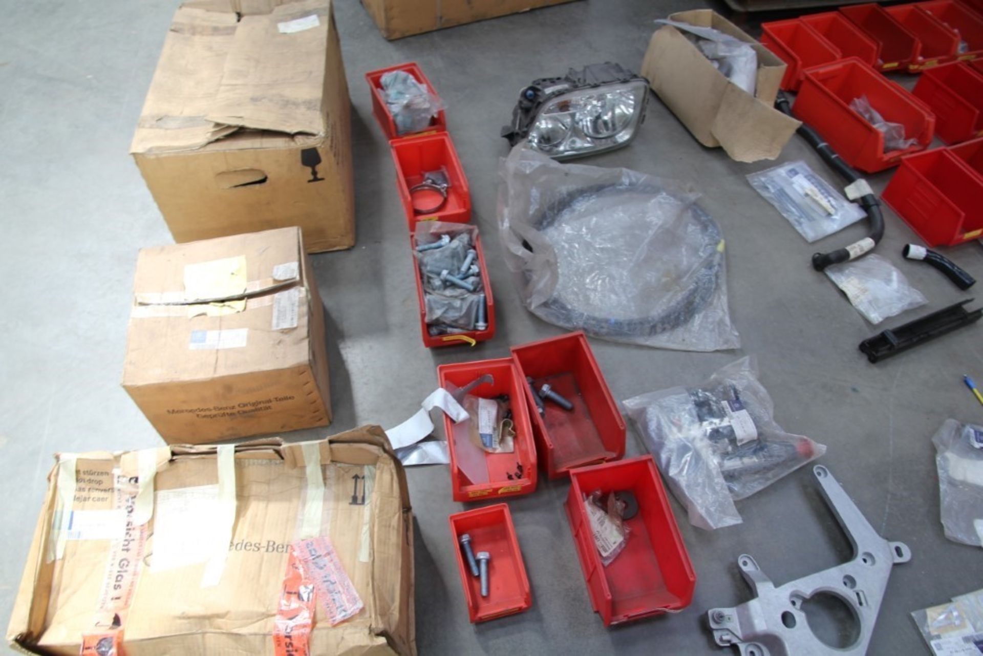 Mercedes-Benz Truck Parts (1 Pallet) - Image 19 of 25