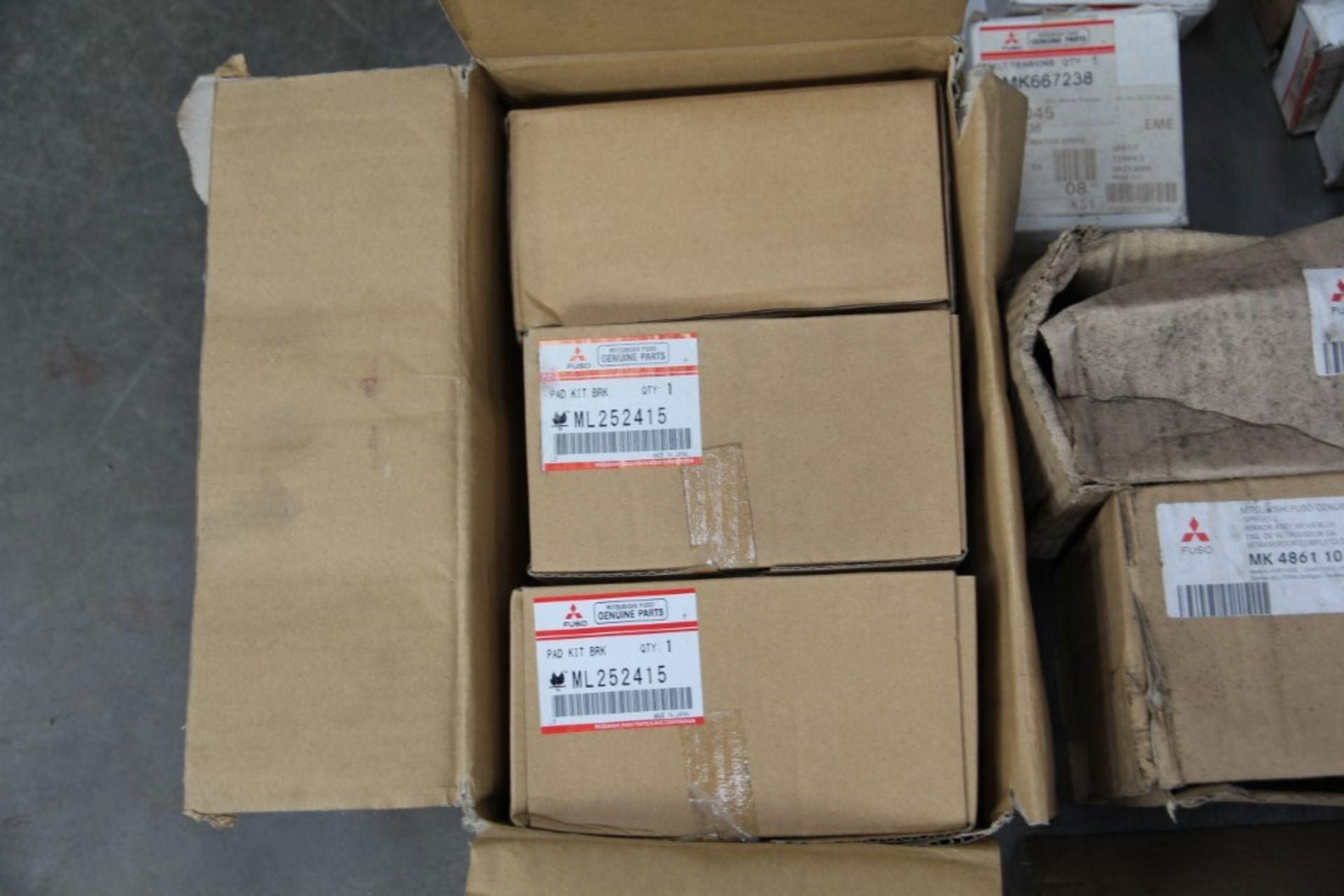 Mitsubishi Fuso Parts (1 box) - Image 4 of 10