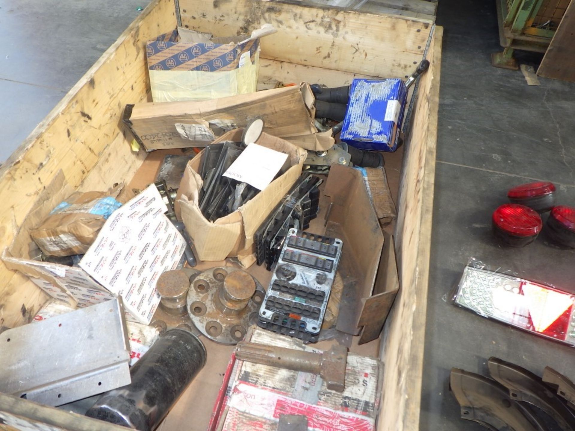 Assorted Trailer & Truck Parts (1 Pallet) - Image 16 of 20