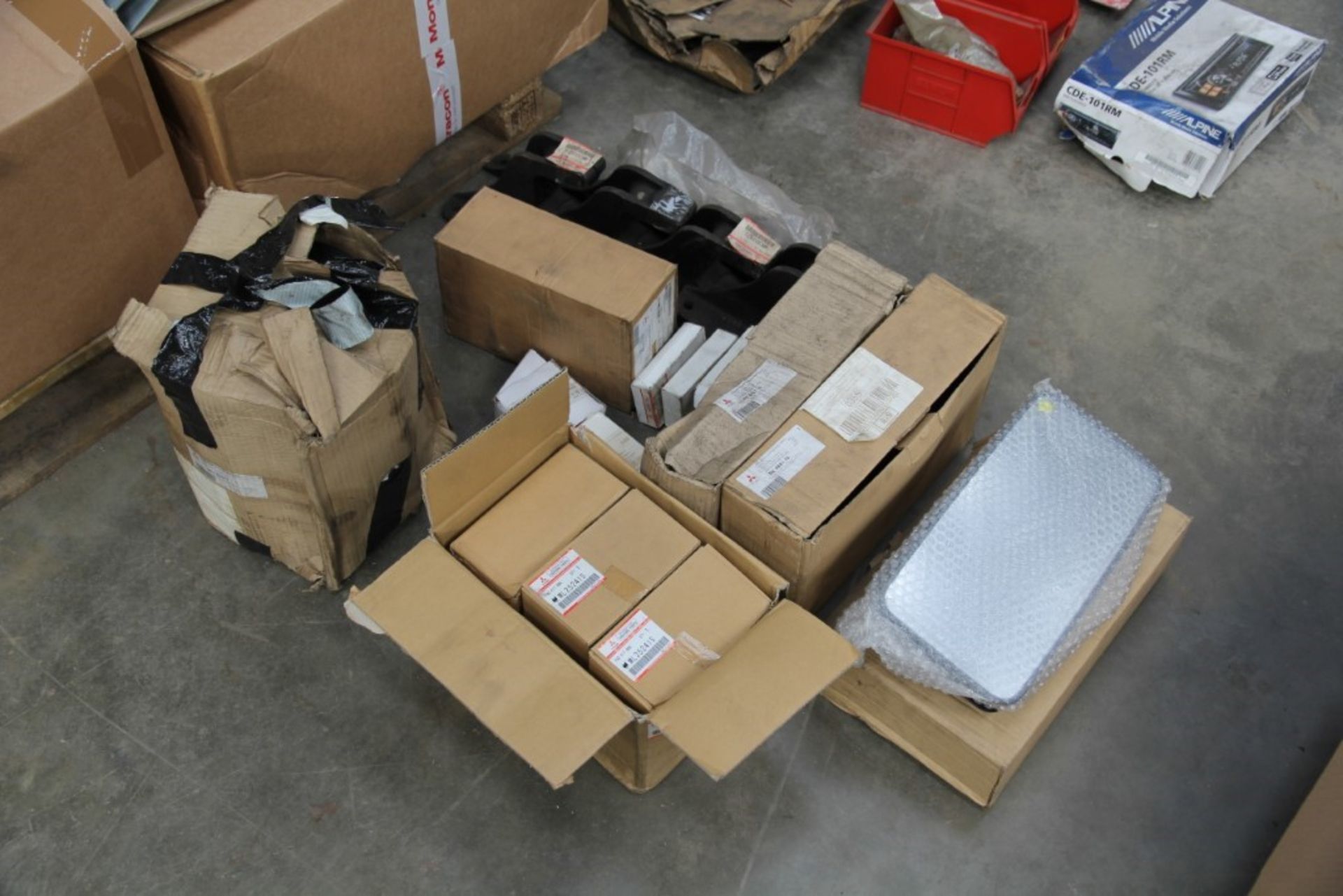 Mitsubishi Fuso Parts (1 box)