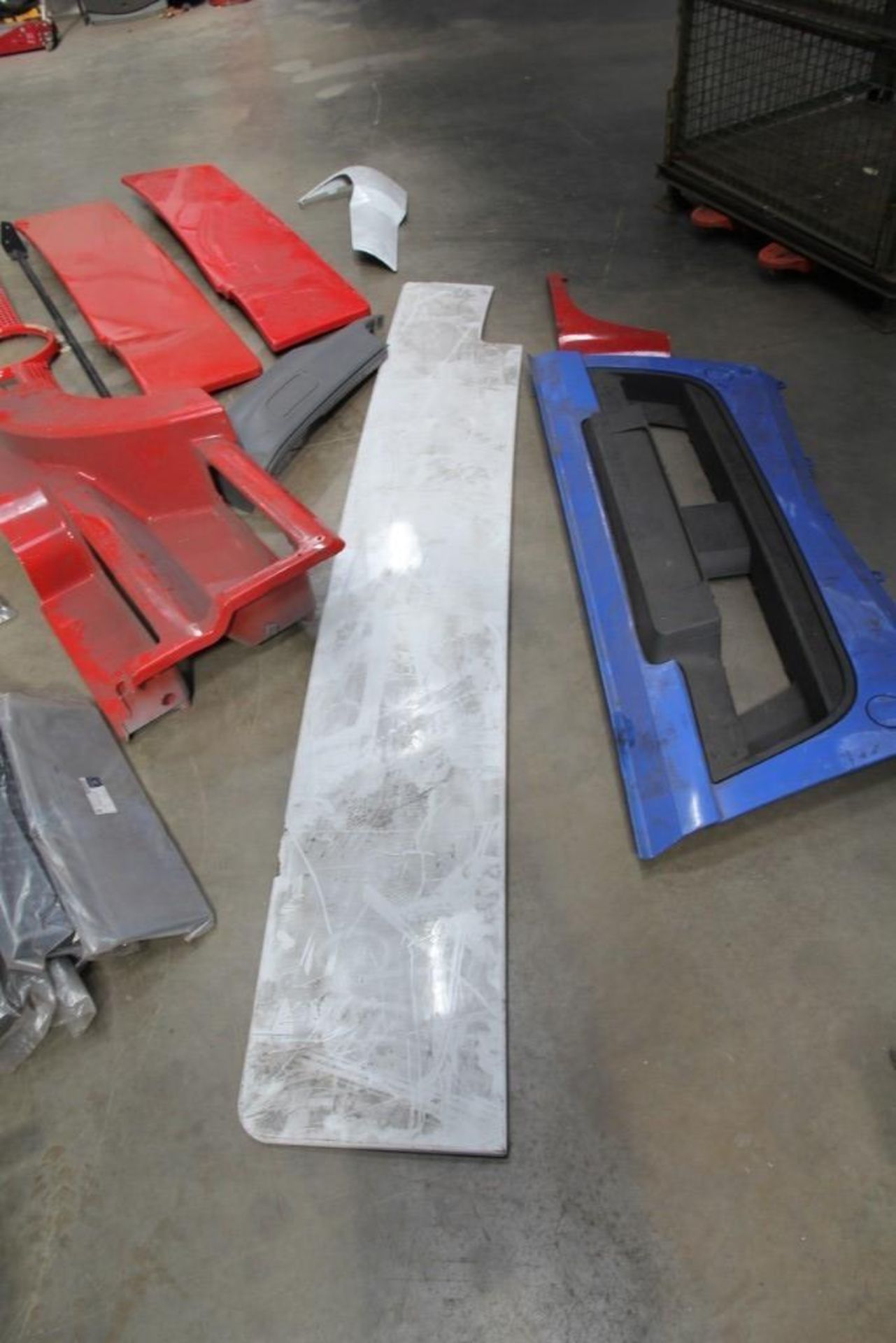 Mercedes-Benz Truck Parts (1 Pallet) - Image 13 of 24