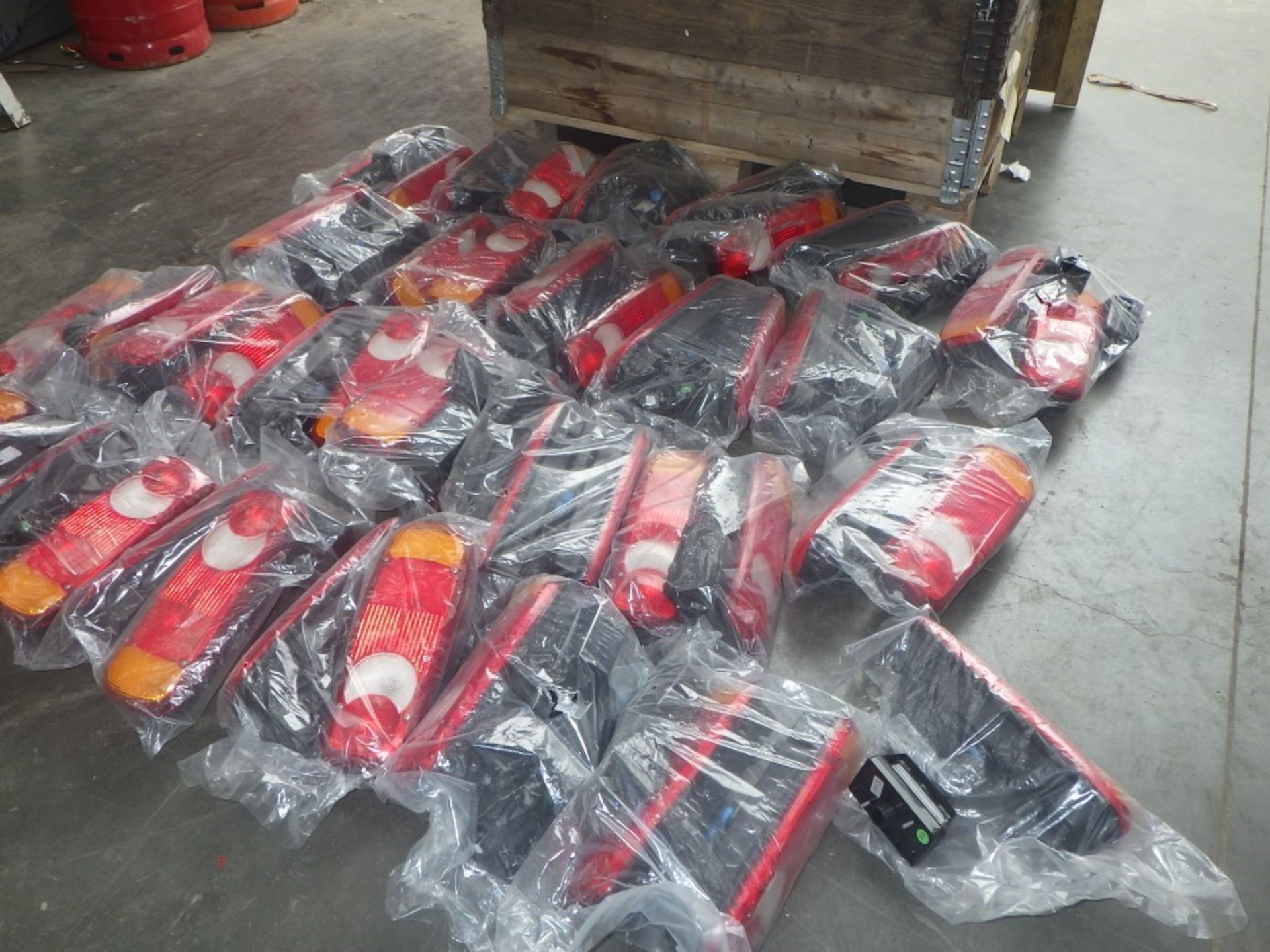 Fiat Rear Lights (1 Pallet) - Image 16 of 16