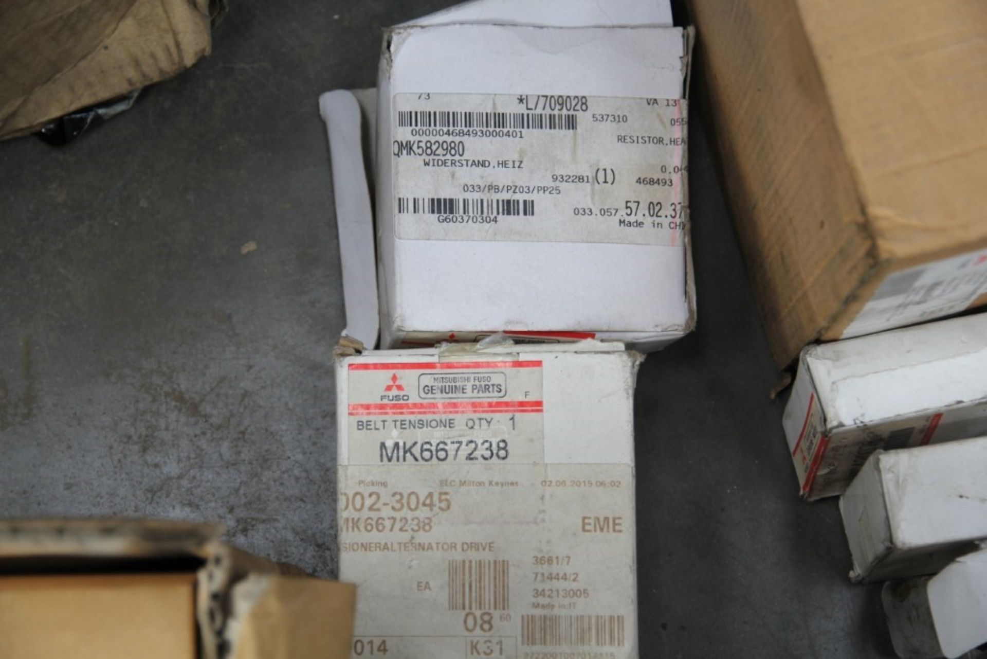 Mitsubishi Fuso Parts (1 box) - Image 6 of 10