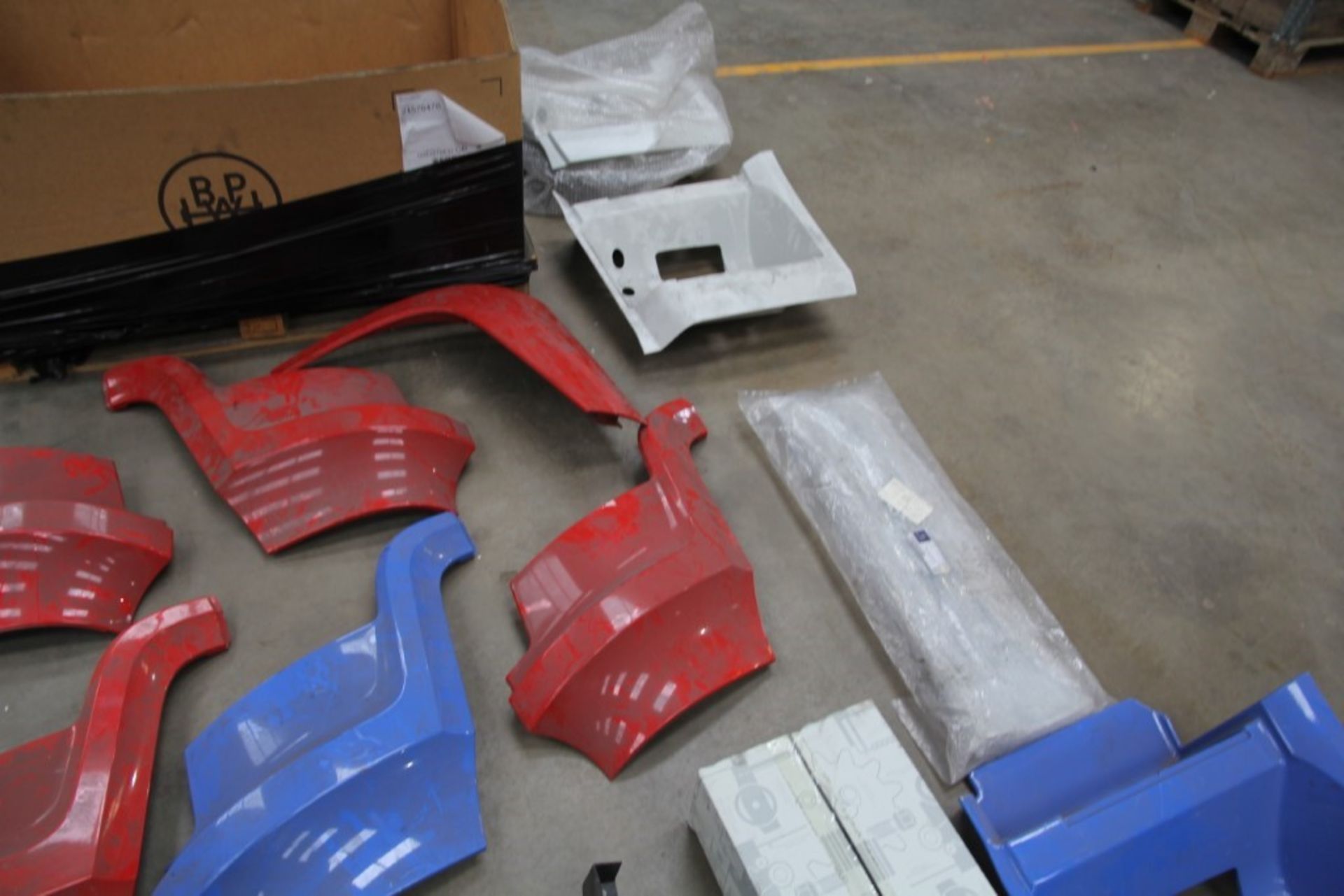 Mercedes-Benz Truck Parts (1 pallet) - Image 6 of 9