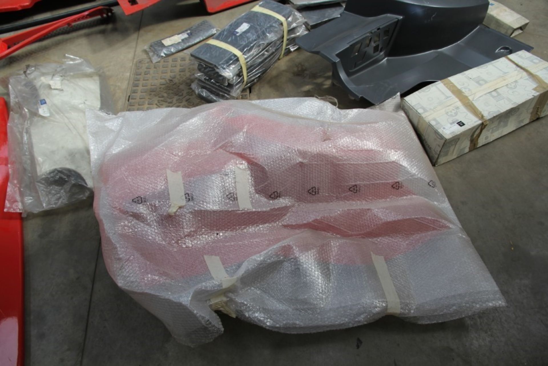 Mercedes-Benz Truck Parts (1 Pallet) - Image 5 of 24