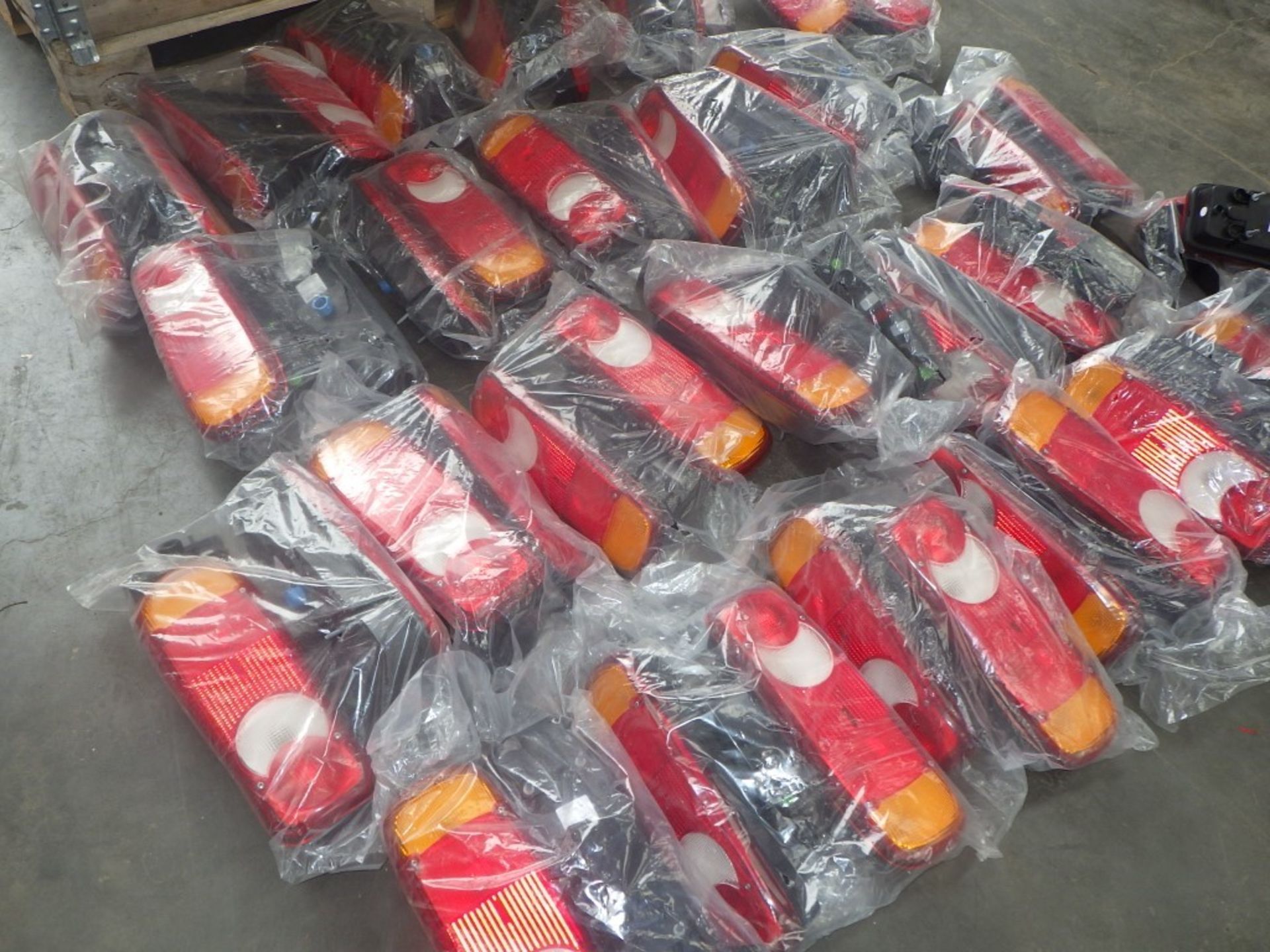 Fiat Rear Lights (1 Pallet) - Image 2 of 16