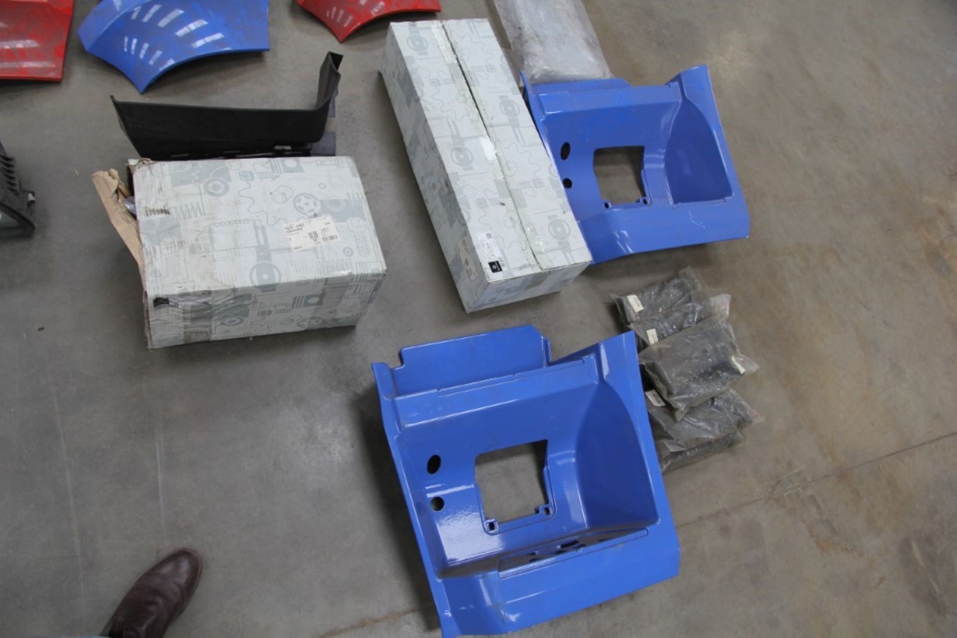 Mercedes-Benz Truck Parts (1 pallet) - Image 5 of 9