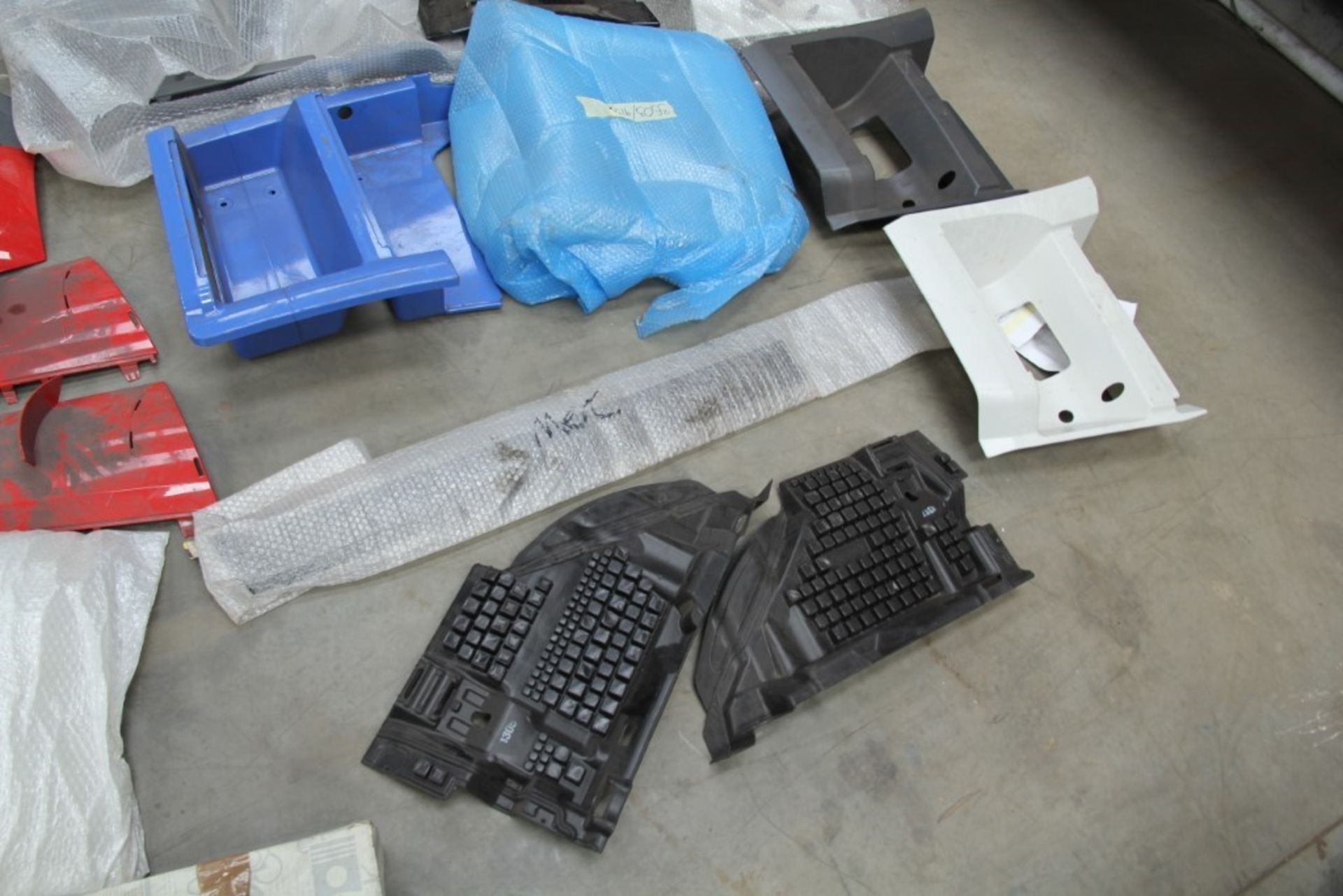 Mercedes-Benz Truck Parts (2 pallets) - Image 5 of 21