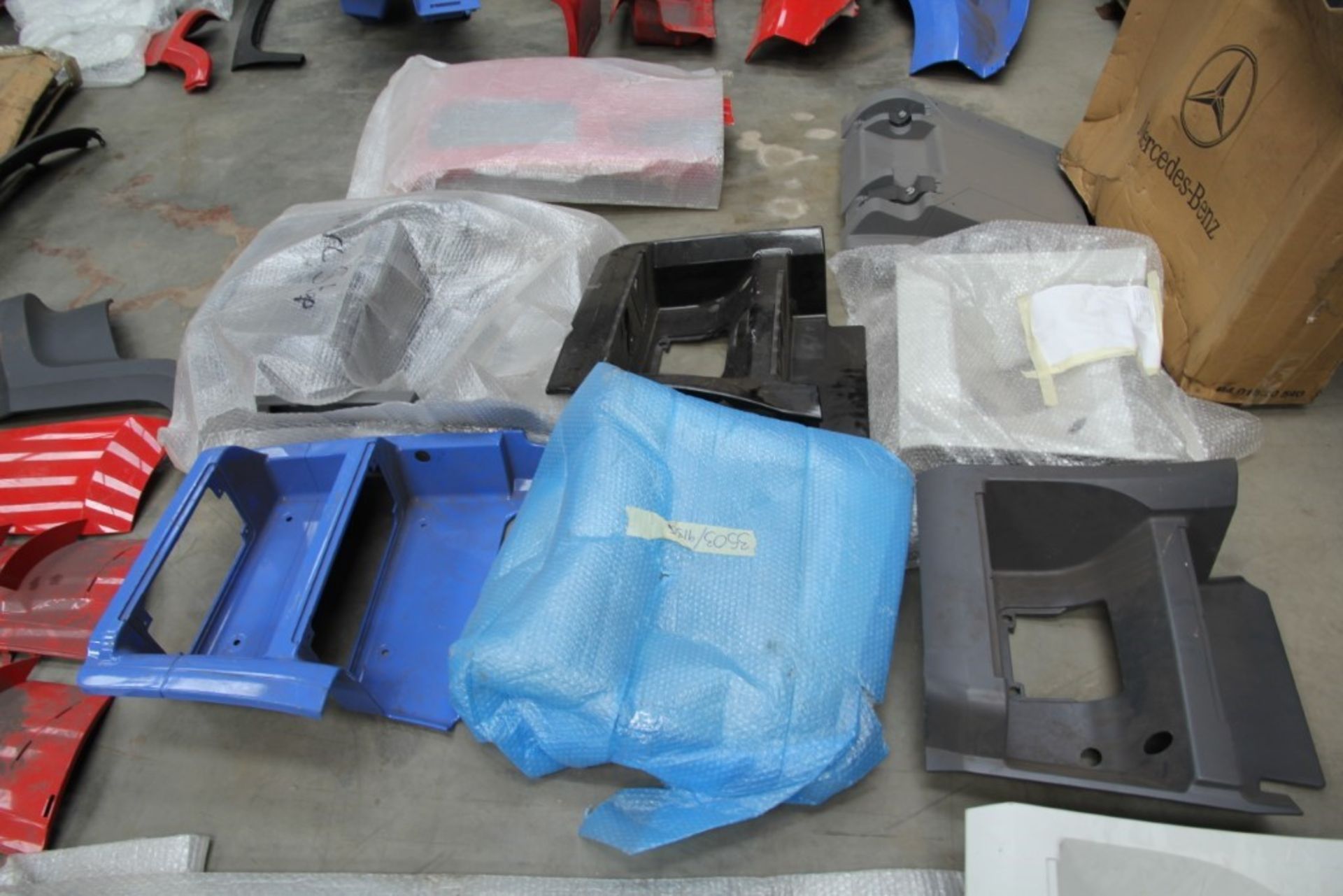 Mercedes-Benz Truck Parts (2 pallets) - Image 6 of 21