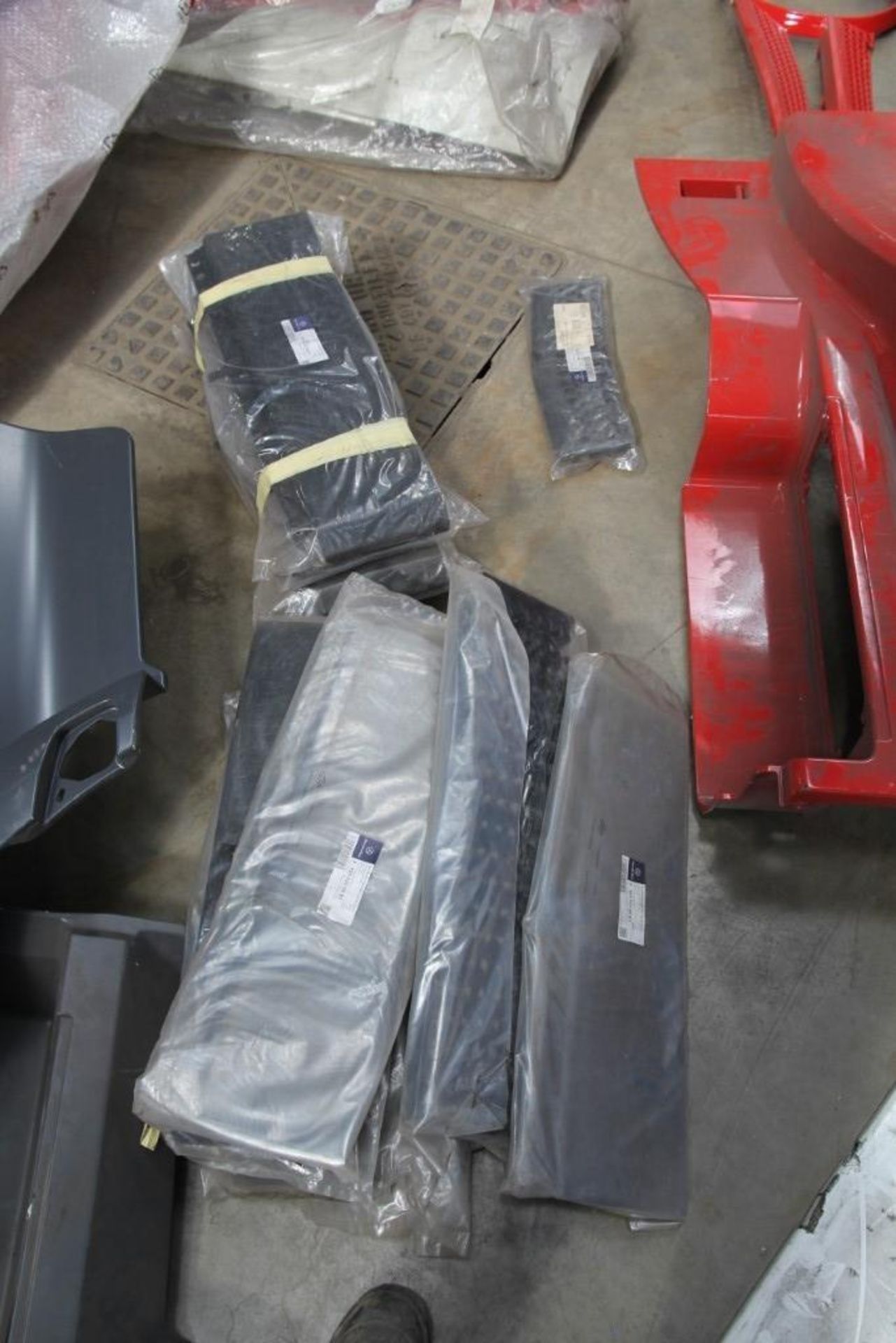 Mercedes-Benz Truck Parts (1 Pallet) - Image 9 of 24