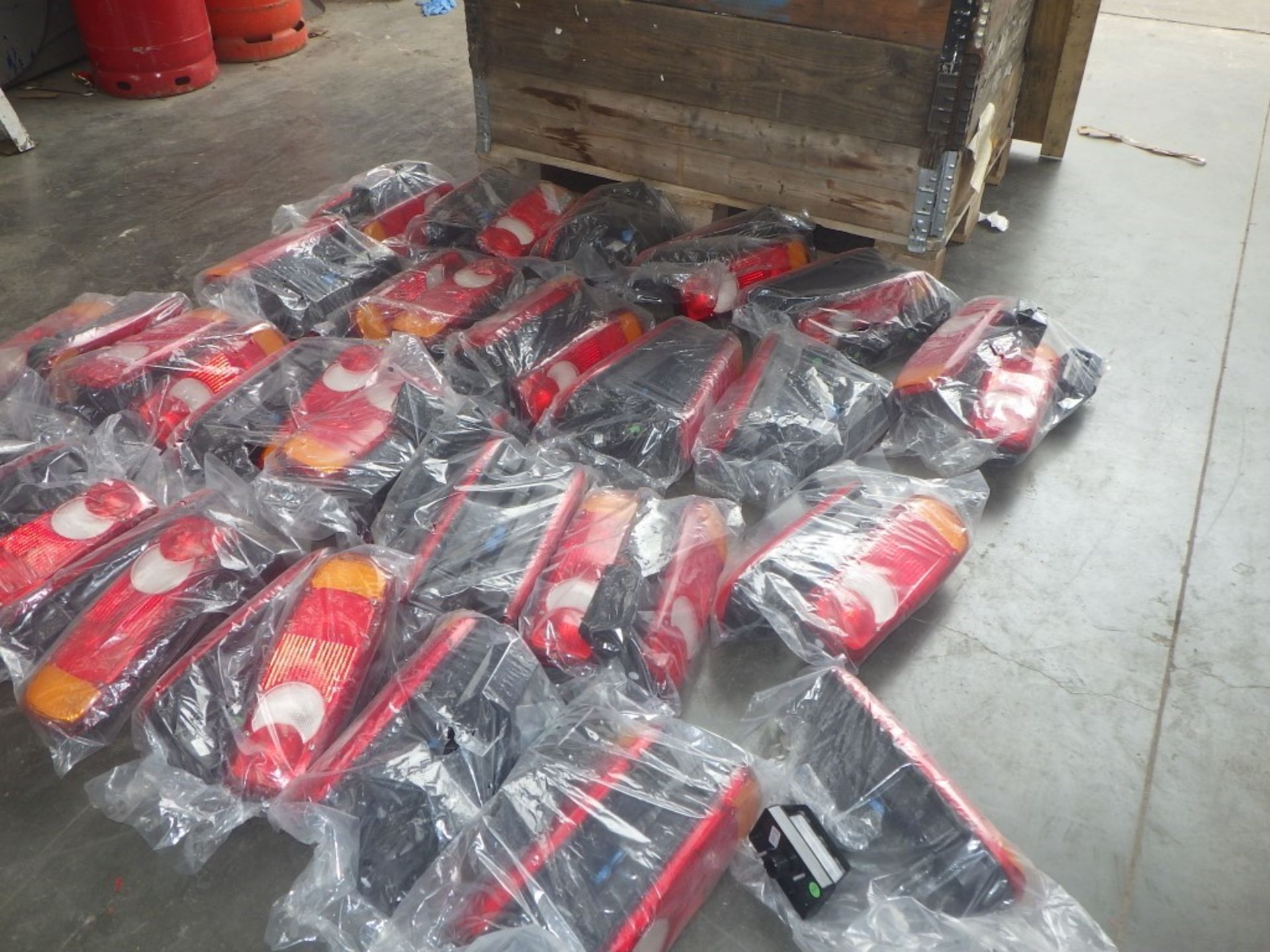 Fiat Rear Lights (1 Pallet) - Image 14 of 16