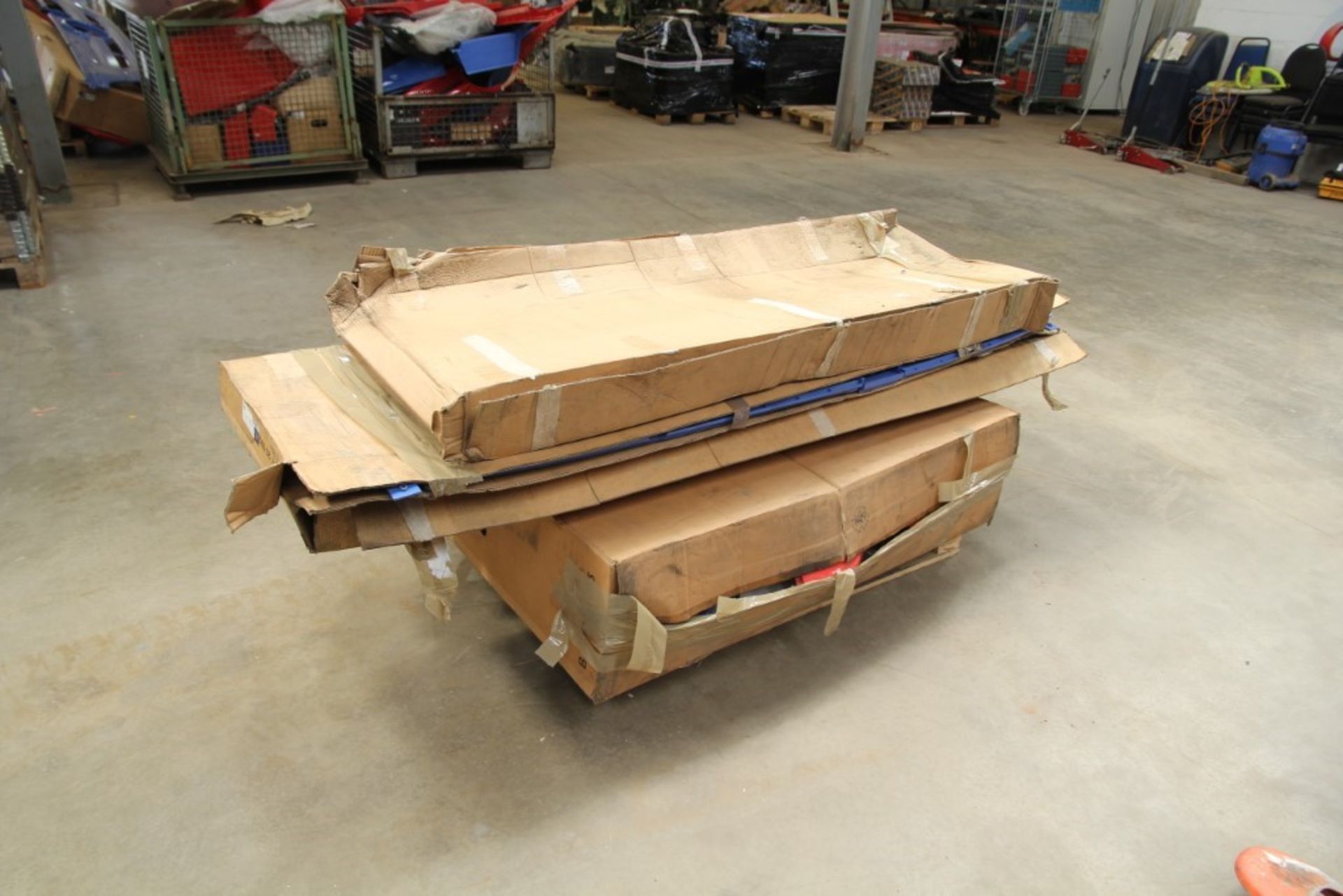 Mercedes-Bens Truck Parts (1 Pallet)