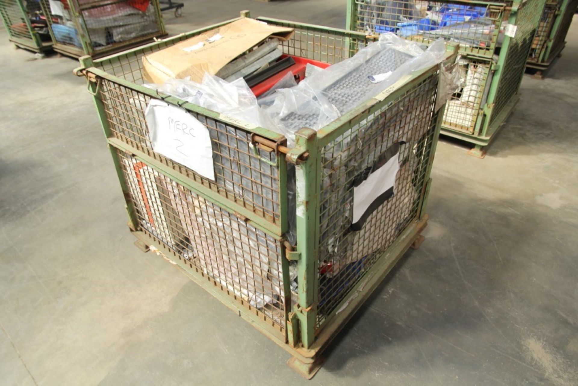 Mercedes-Benz Truck Body / other Parts (MP3 / MP4) (1 Pallet) - Image 4 of 8