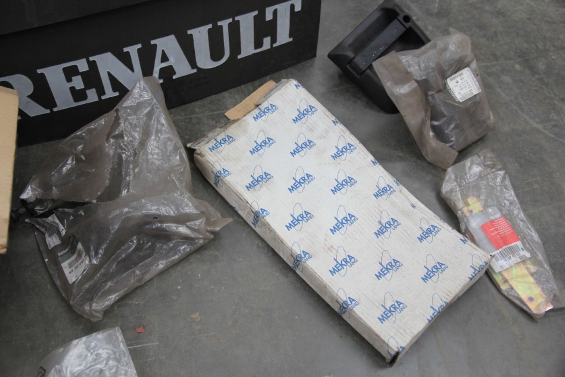 Renault Parts (1 Pallet) - Image 14 of 21