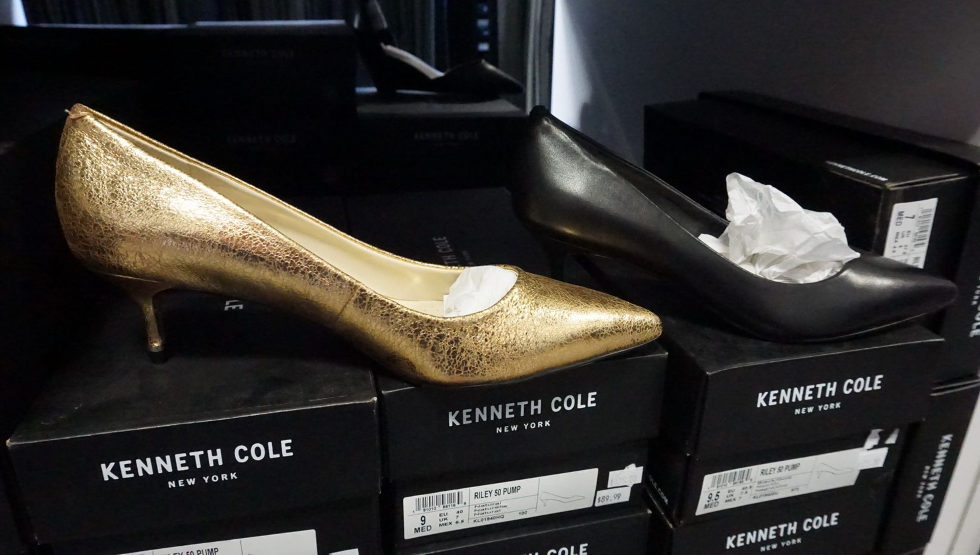 PAIRS - KENNETH COLE WOMENS RILEY 50 PUMPS - Image 2 of 4