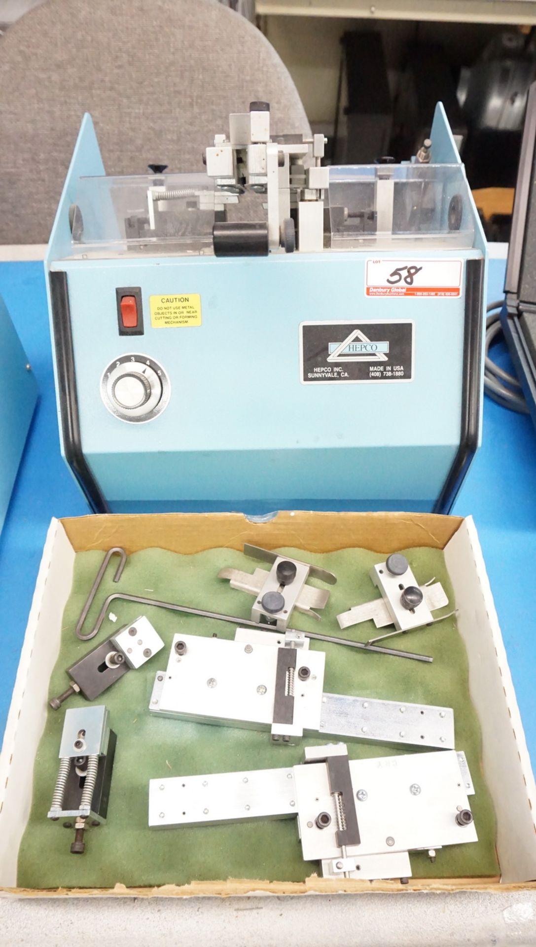 HEPCO 6200-1 AUTOMATIC BOWL FEEDER MACHINE W/ ACCESSORIES - S/N 1131