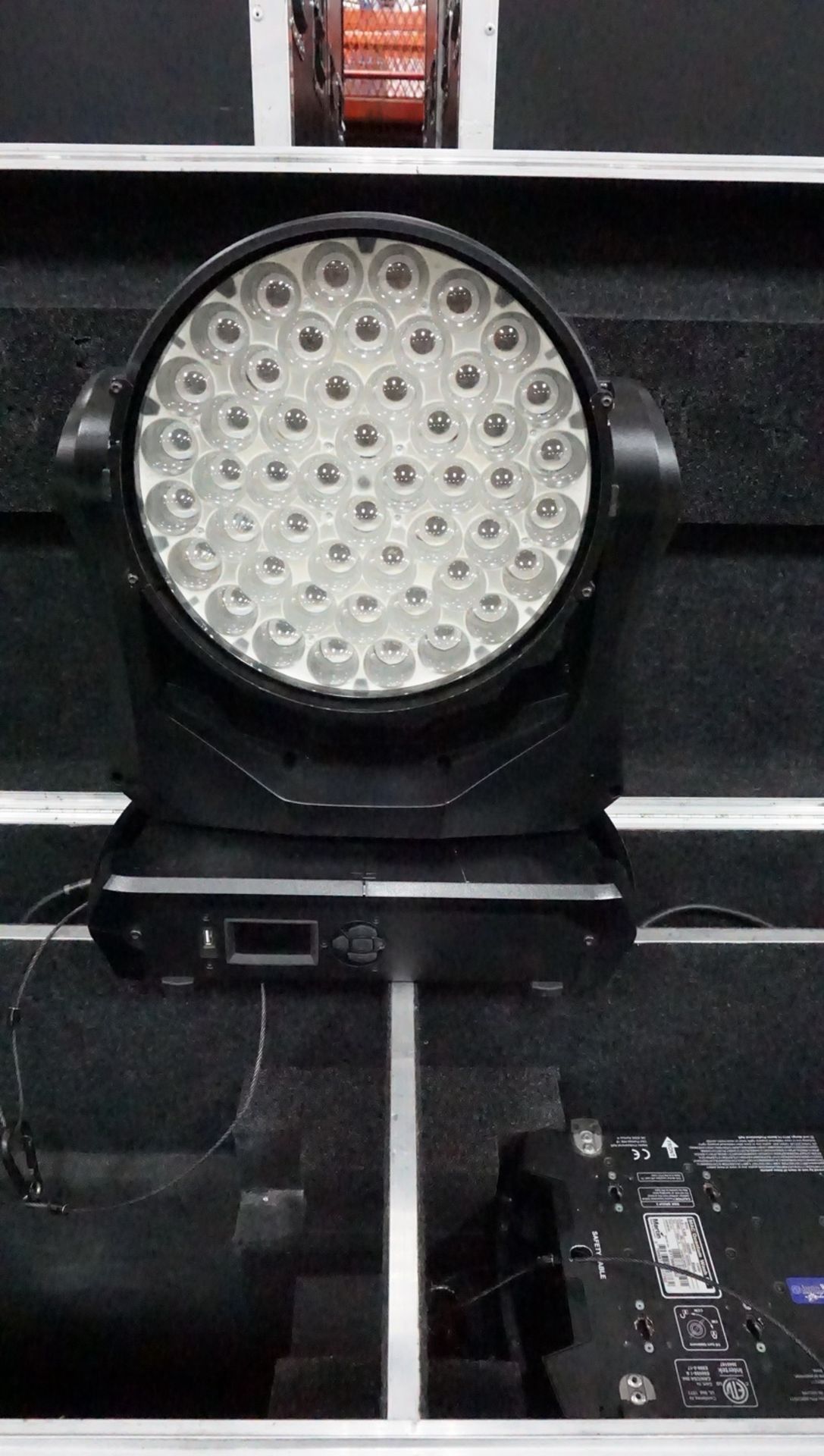 UNITS - MARTIN QUANTUM WASH LED RGBW FIXTURES W/CLAMPS, SAFETY & CASE - Image 2 of 3