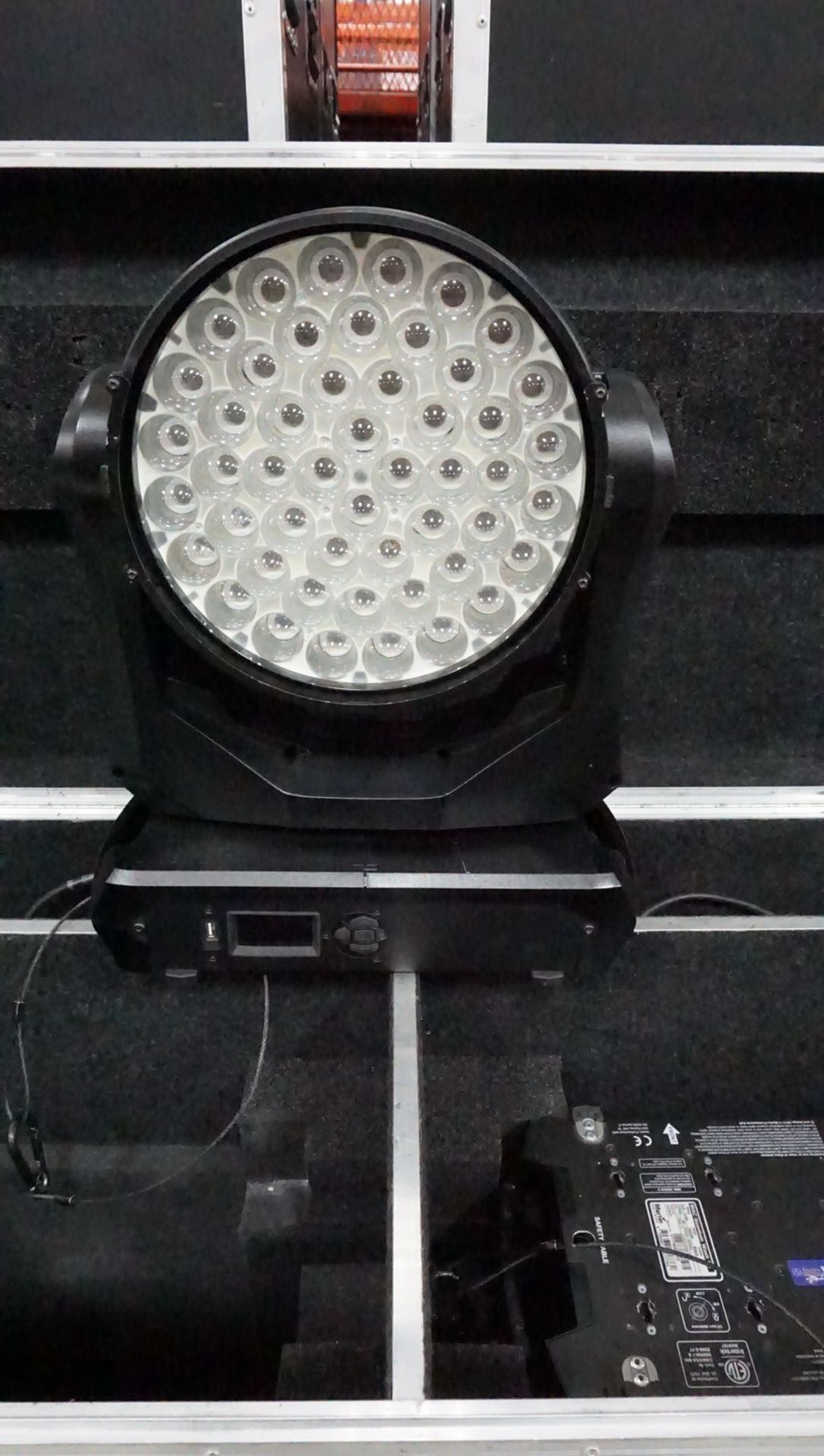 UNITS - MARTIN QUANTUM WASH LED RGBW FIXTURES W/CLAMPS, SAFETY & CASE - Image 2 of 3